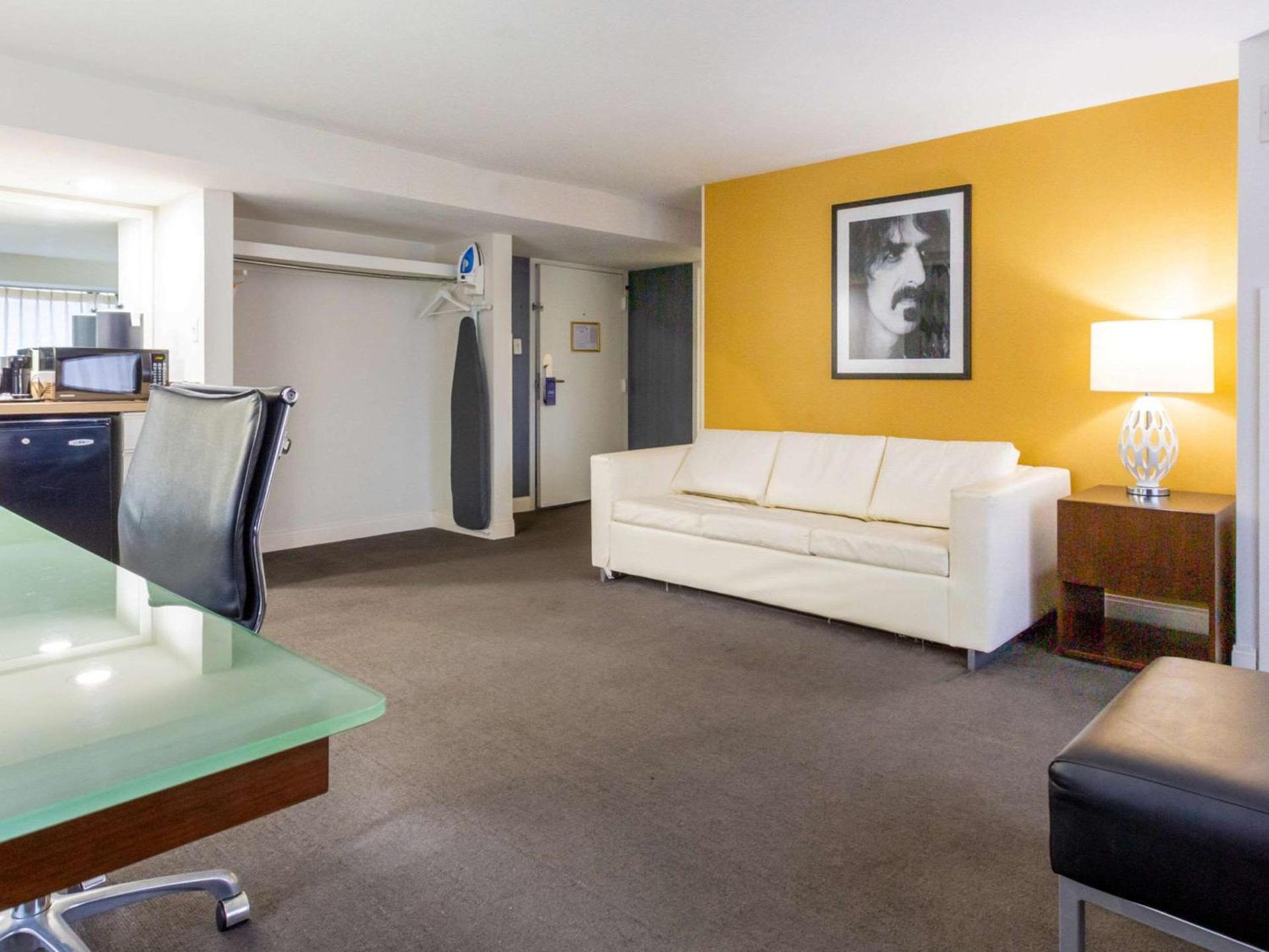 Comfort Inn & Suites Baltimore Inner Harbor photo 27