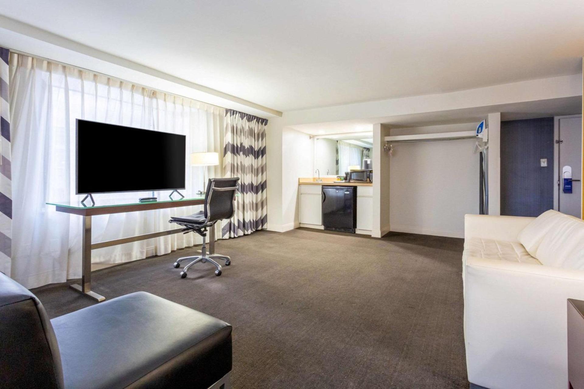 Comfort Inn & Suites Baltimore Inner Harbor photo 28