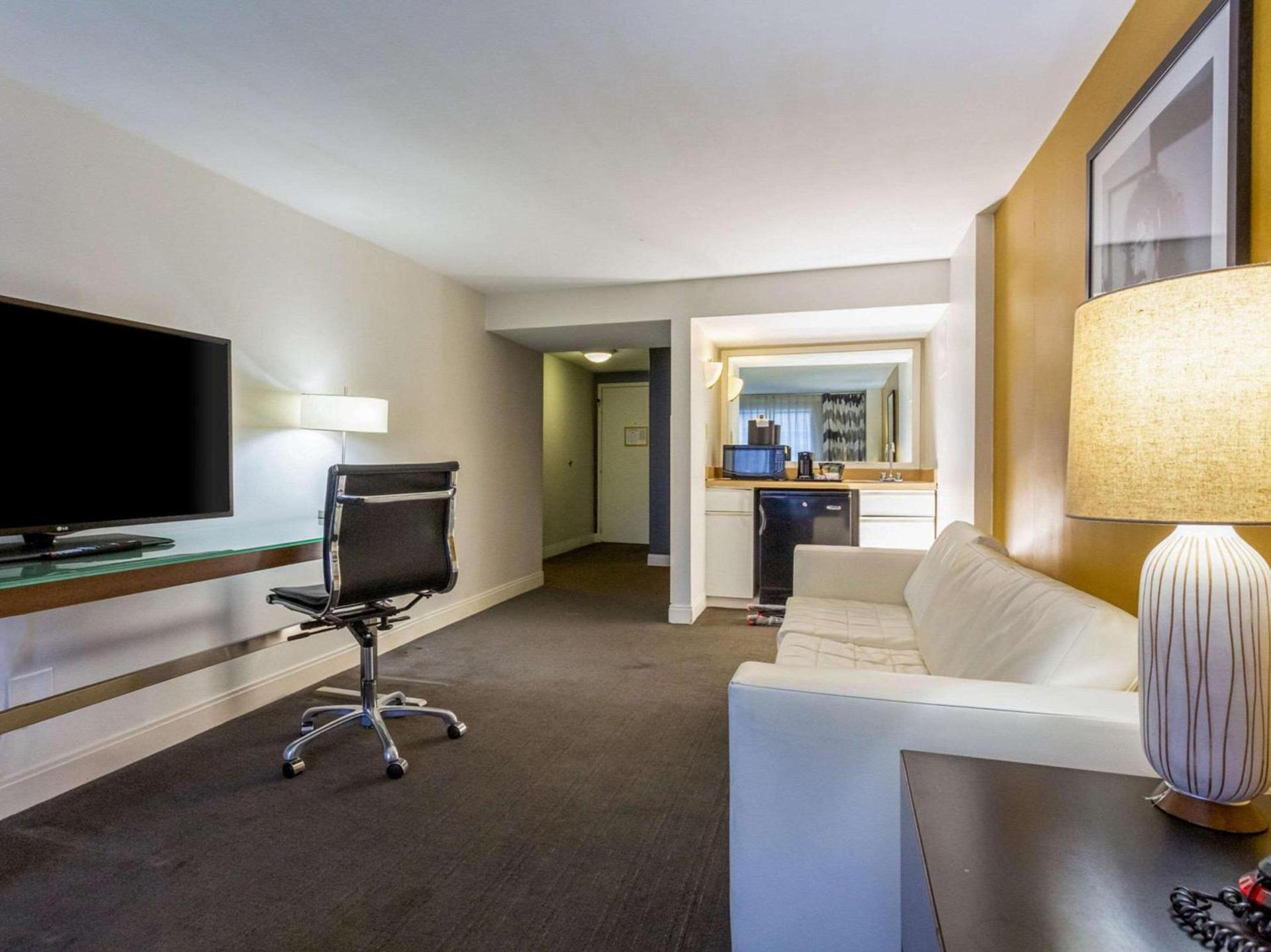 Comfort Inn & Suites Baltimore Inner Harbor photo 33