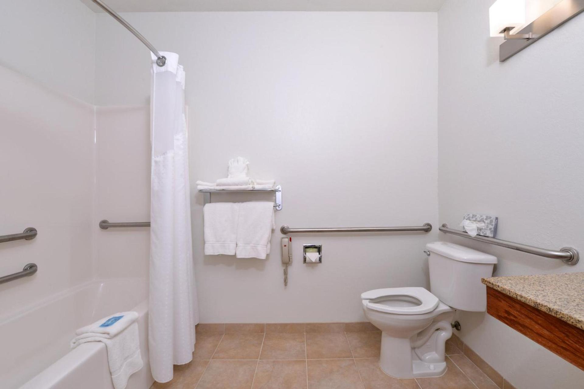 Holiday Inn Express Hotel & Suites Omaha West by IHG photo 34