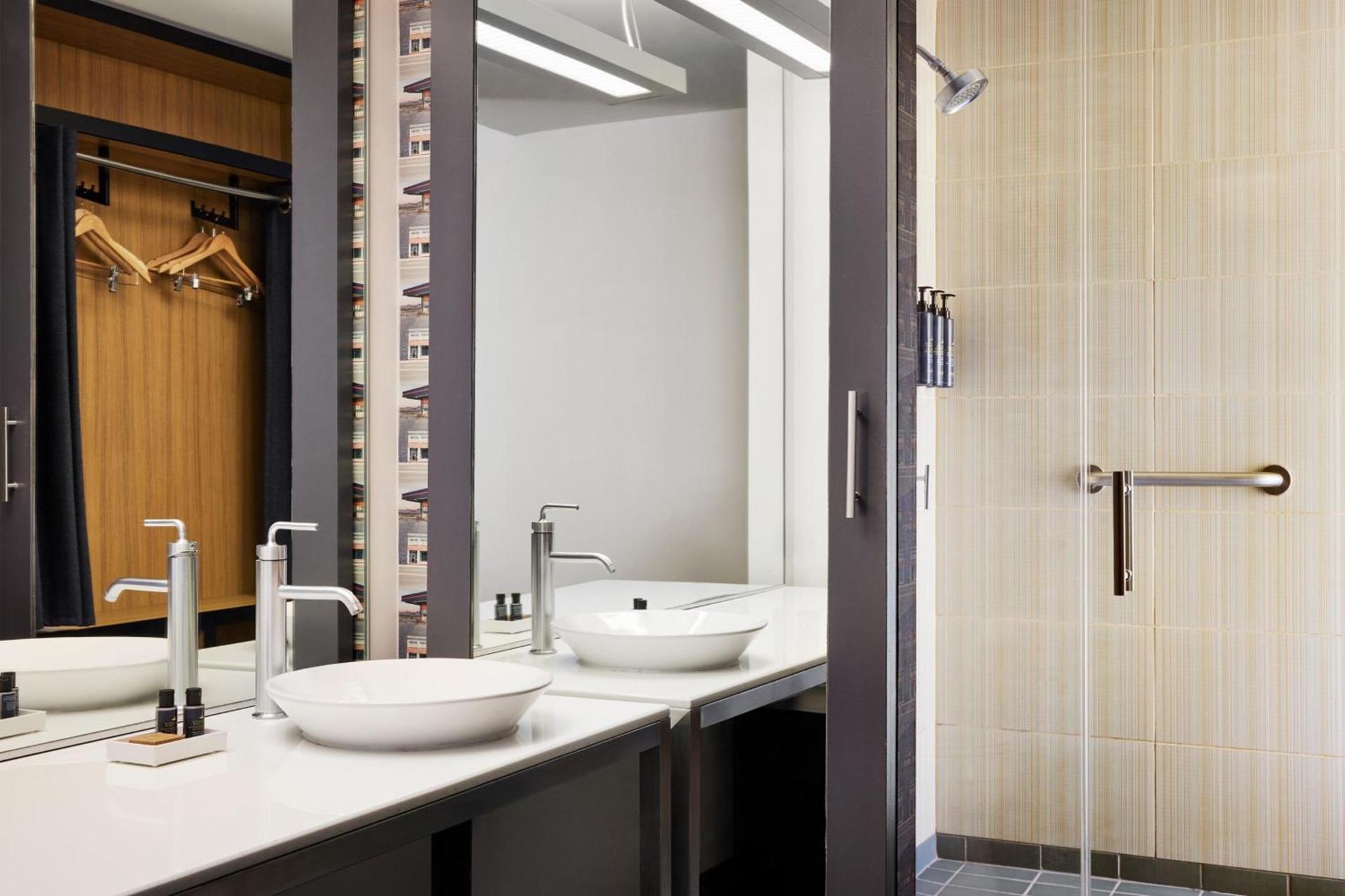 Aloft by Marriott Leawood-Overland Park photo 38