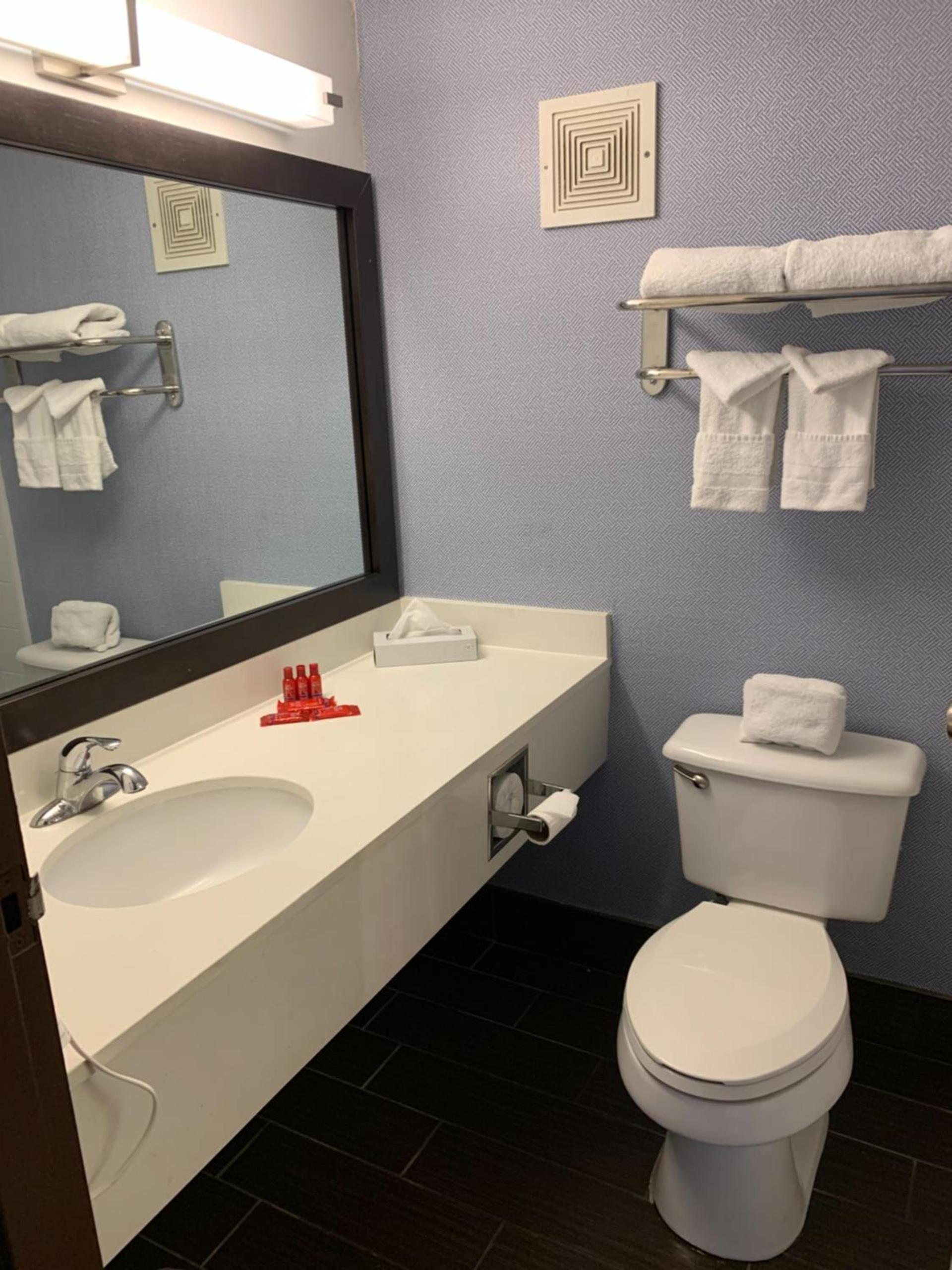 Albany Airport Inn photo 34