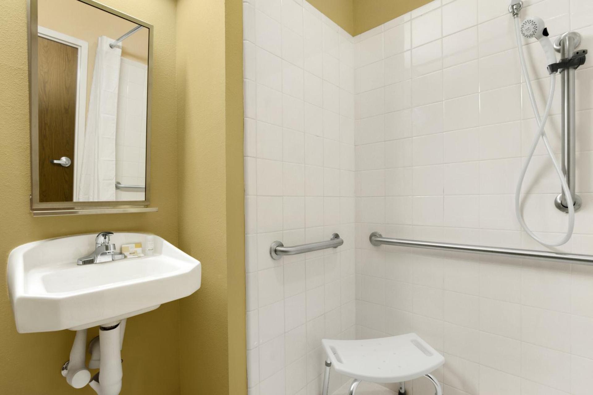 Microtel Inn & Suites by Wyndham photo 33