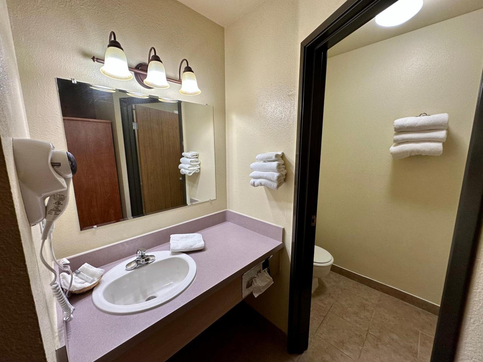 FairBridge Inn & Suites Kellogg photo 43