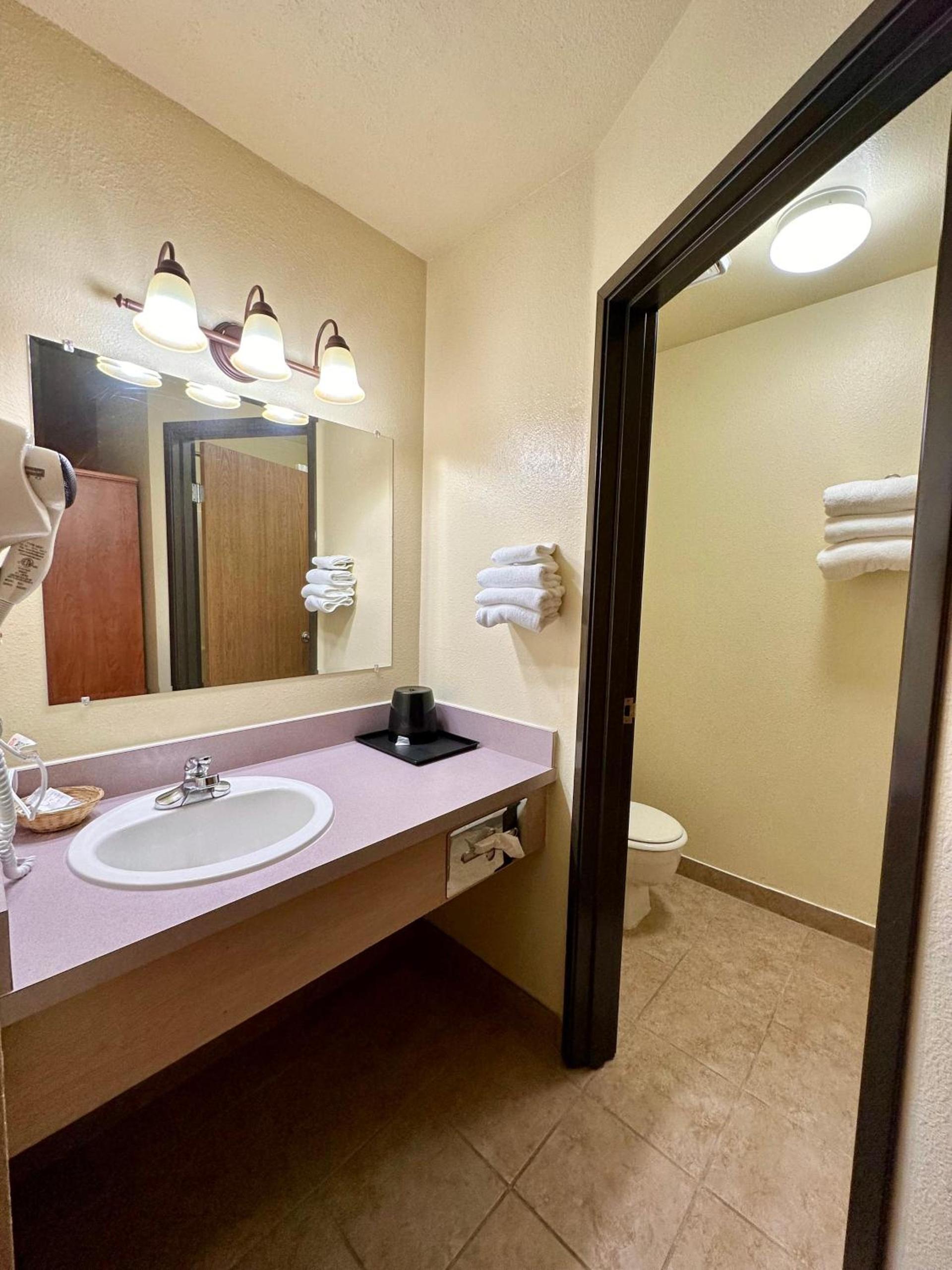 FairBridge Inn & Suites Kellogg photo 44