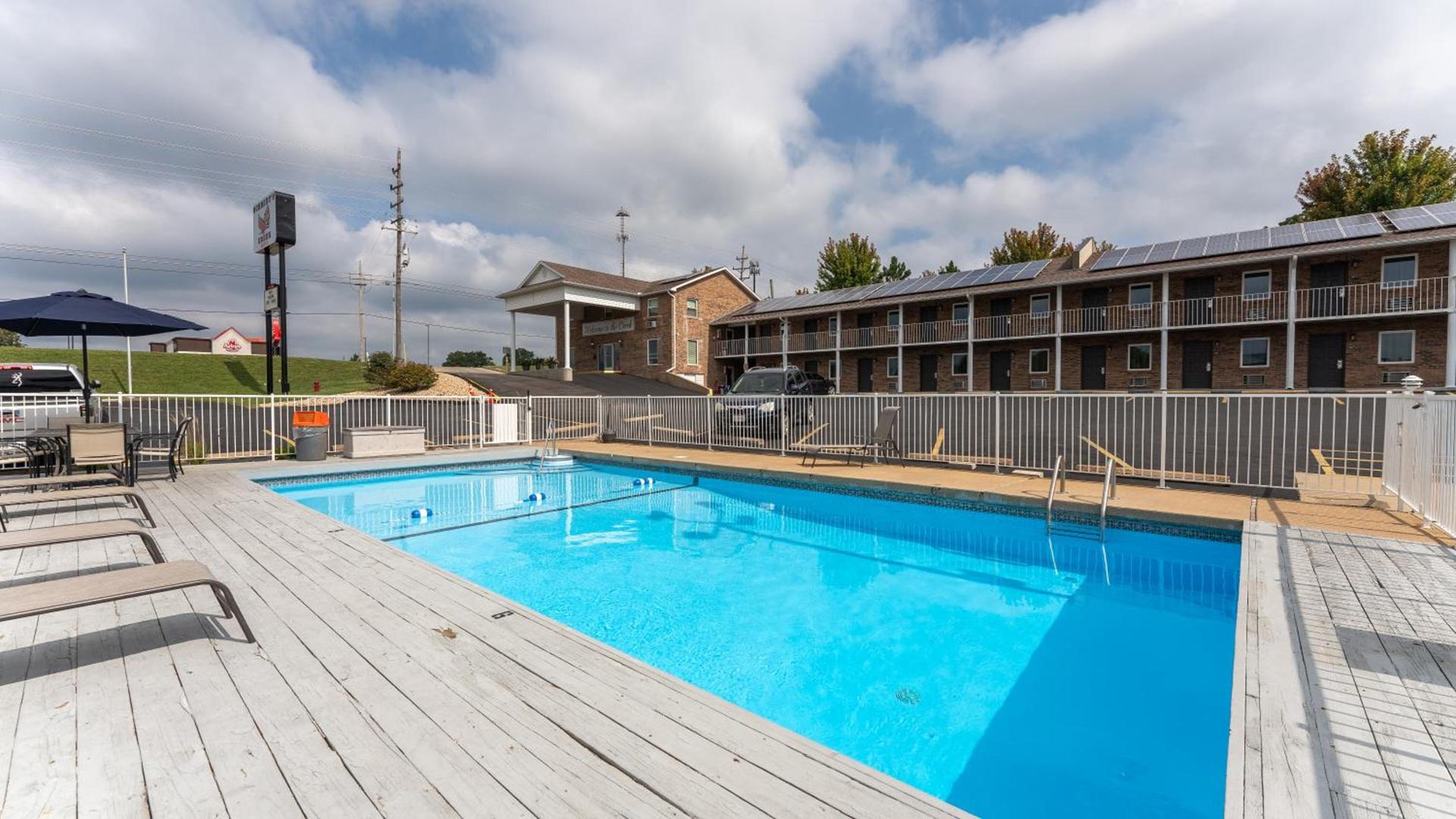 Schmidt's Creek Hotel photo 15
