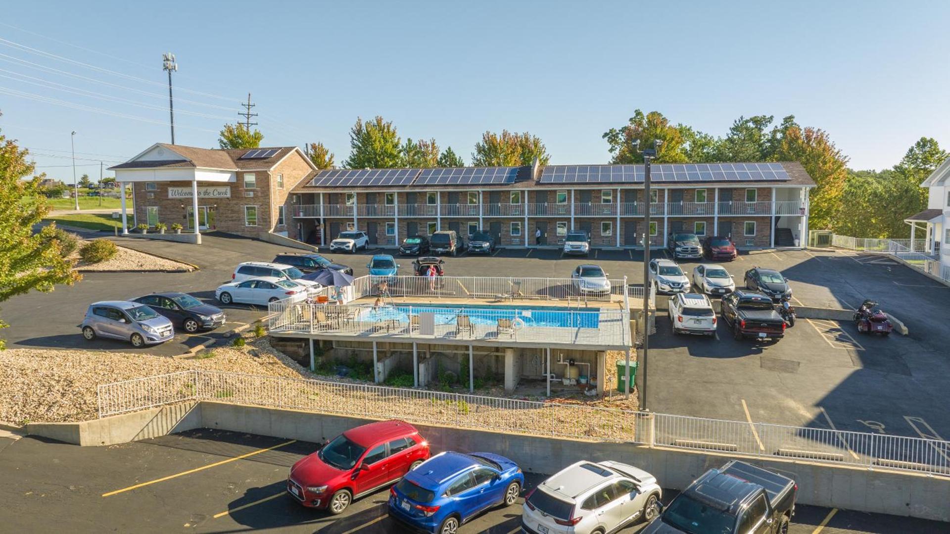 Schmidt's Creek Hotel photo 14