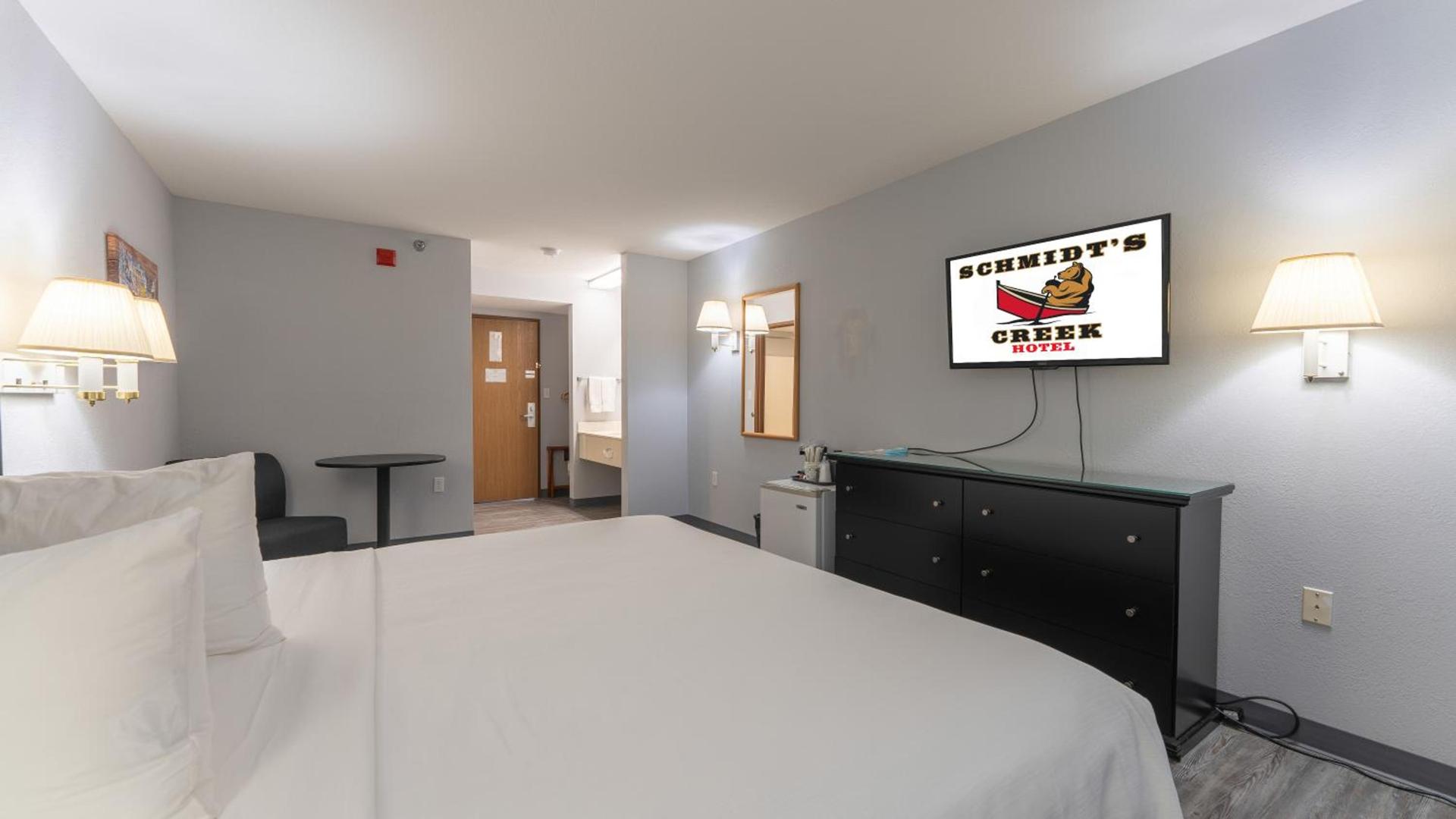 Schmidt's Creek Hotel photo 20