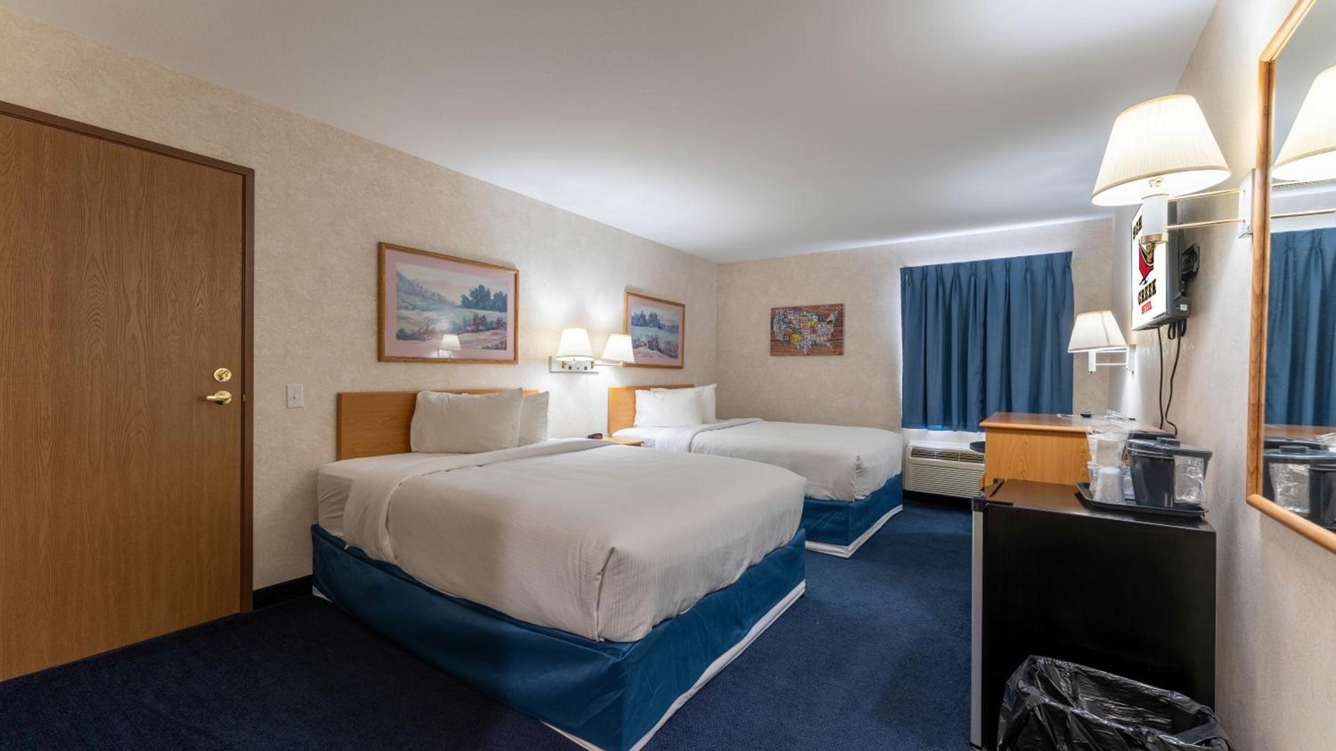 Schmidt's Creek Hotel photo 27