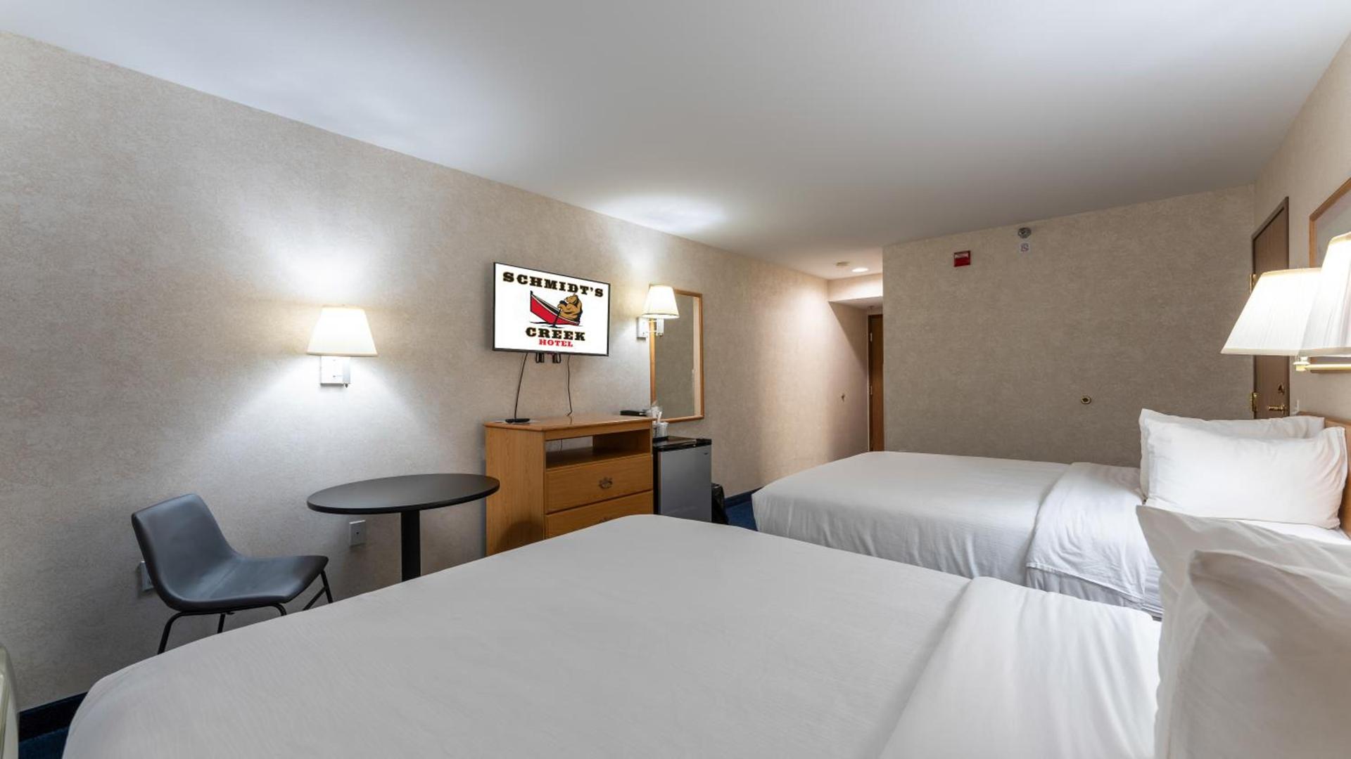 Schmidt's Creek Hotel photo 29