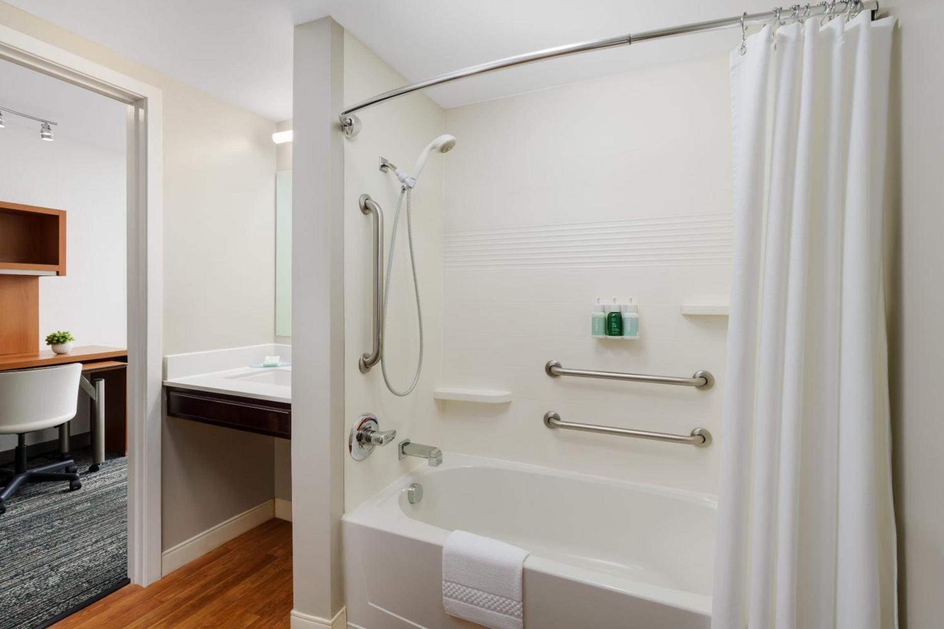 TownePlace Suites Manchester-Boston Regional Airport photo 39