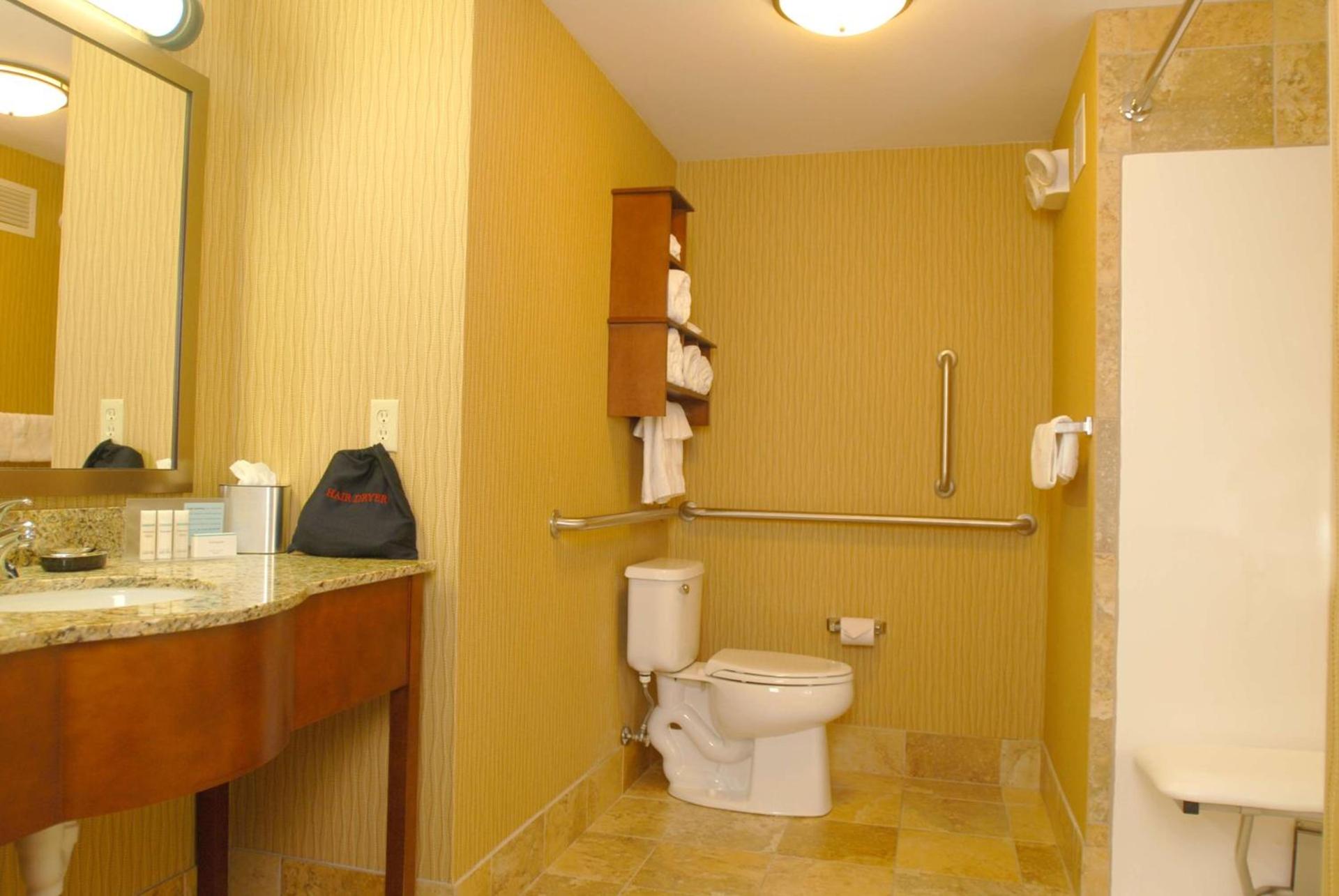 Hampton Inn Tomah photo 8