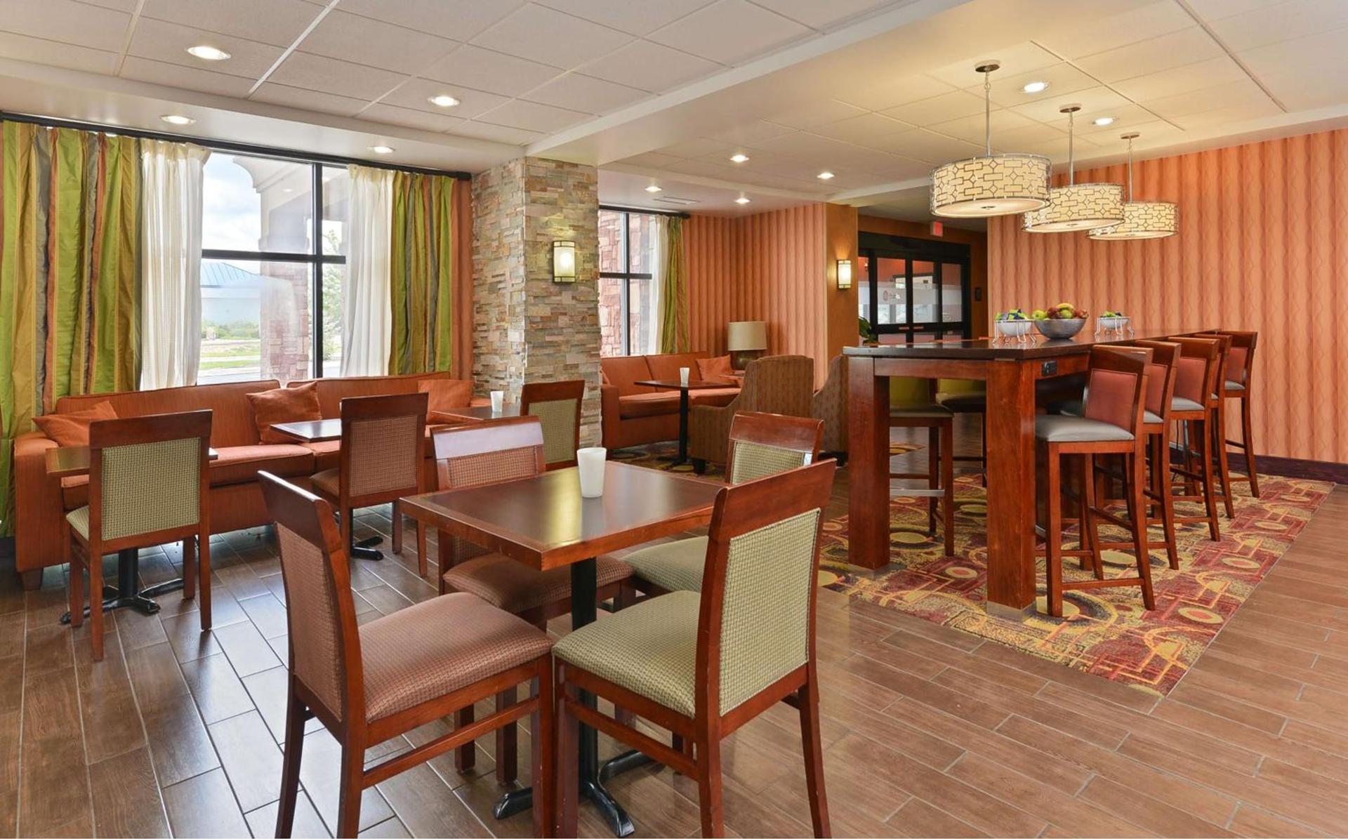 Hampton Inn Muscatine photo 3