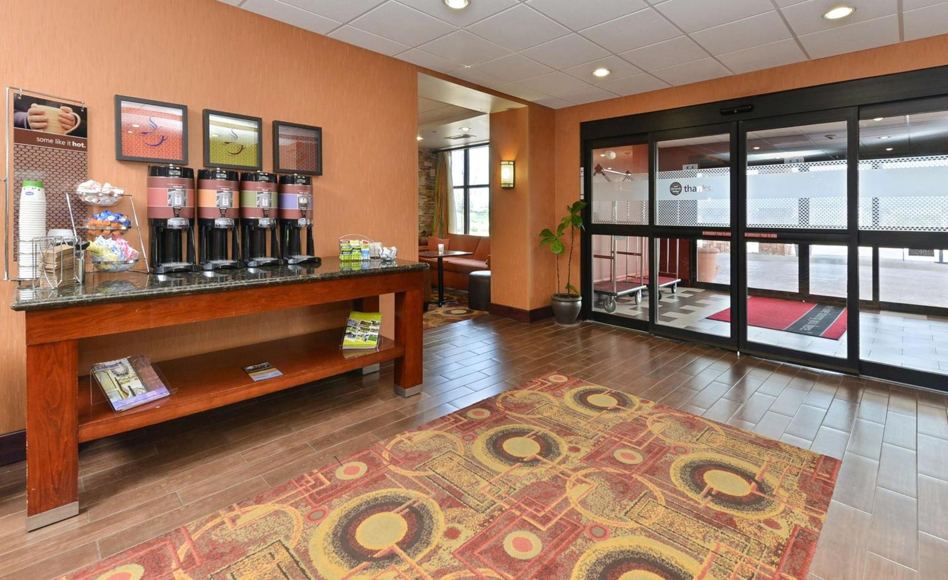 Hampton Inn Muscatine photo 4