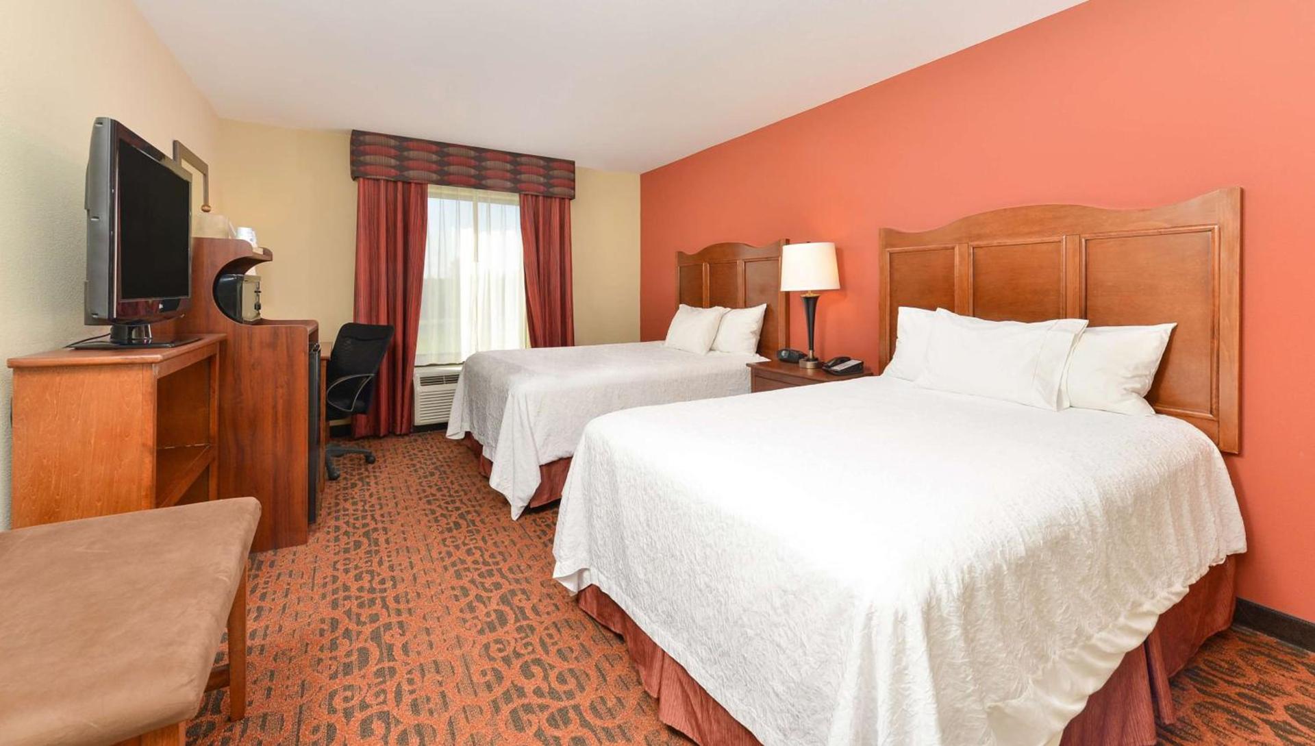 Hampton Inn Muscatine photo 12