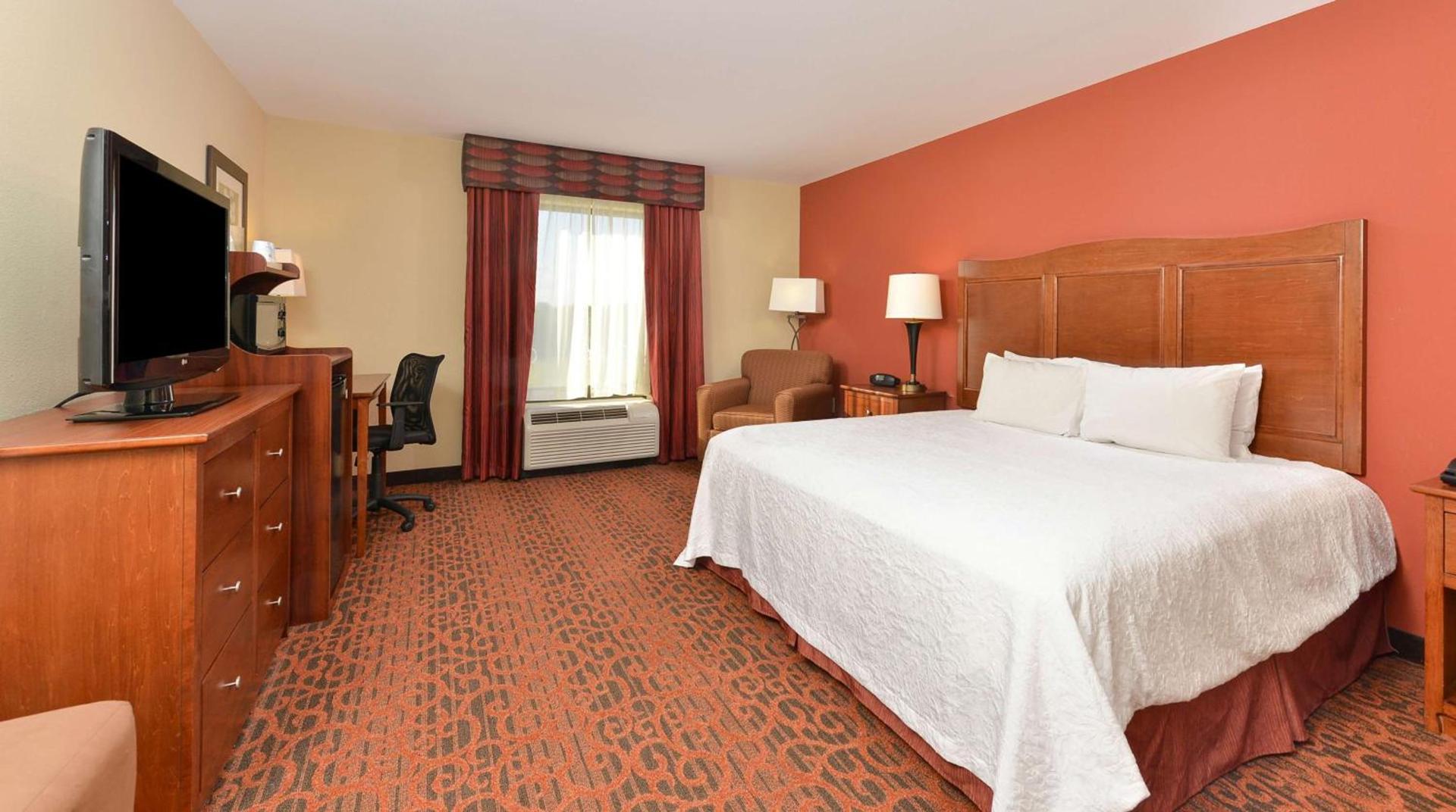 Hampton Inn Muscatine photo 16