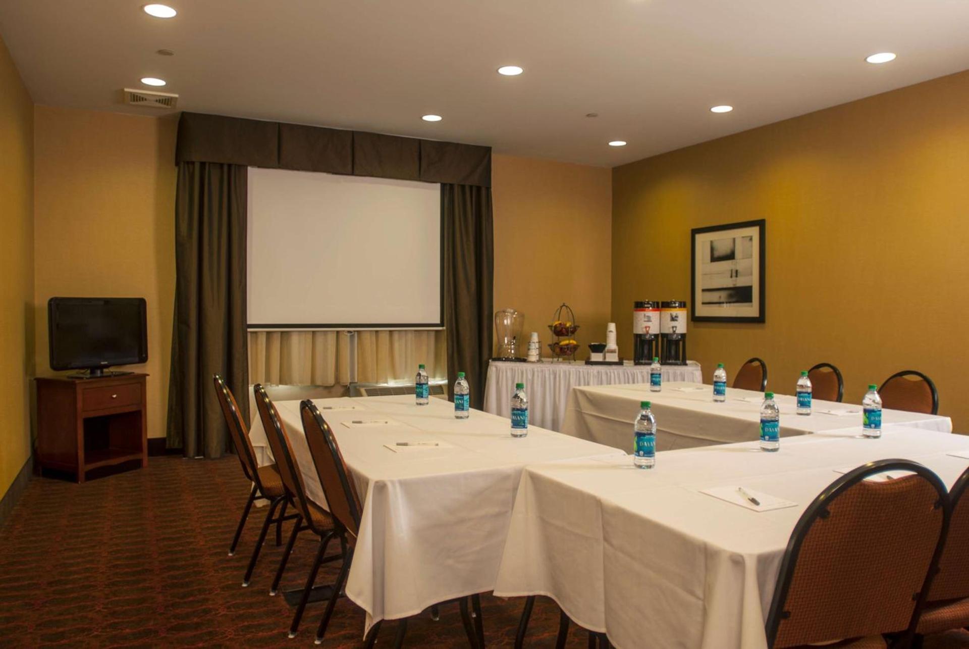 Hampton Inn Tomah photo 22