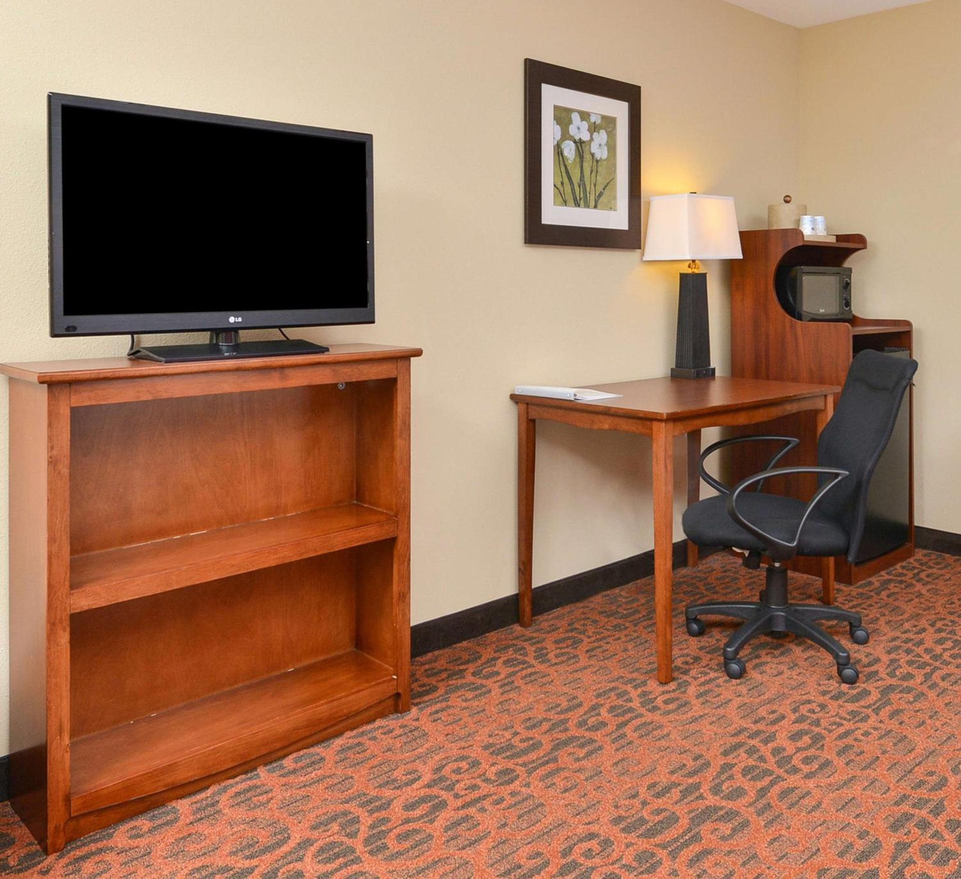 Hampton Inn Muscatine photo 24