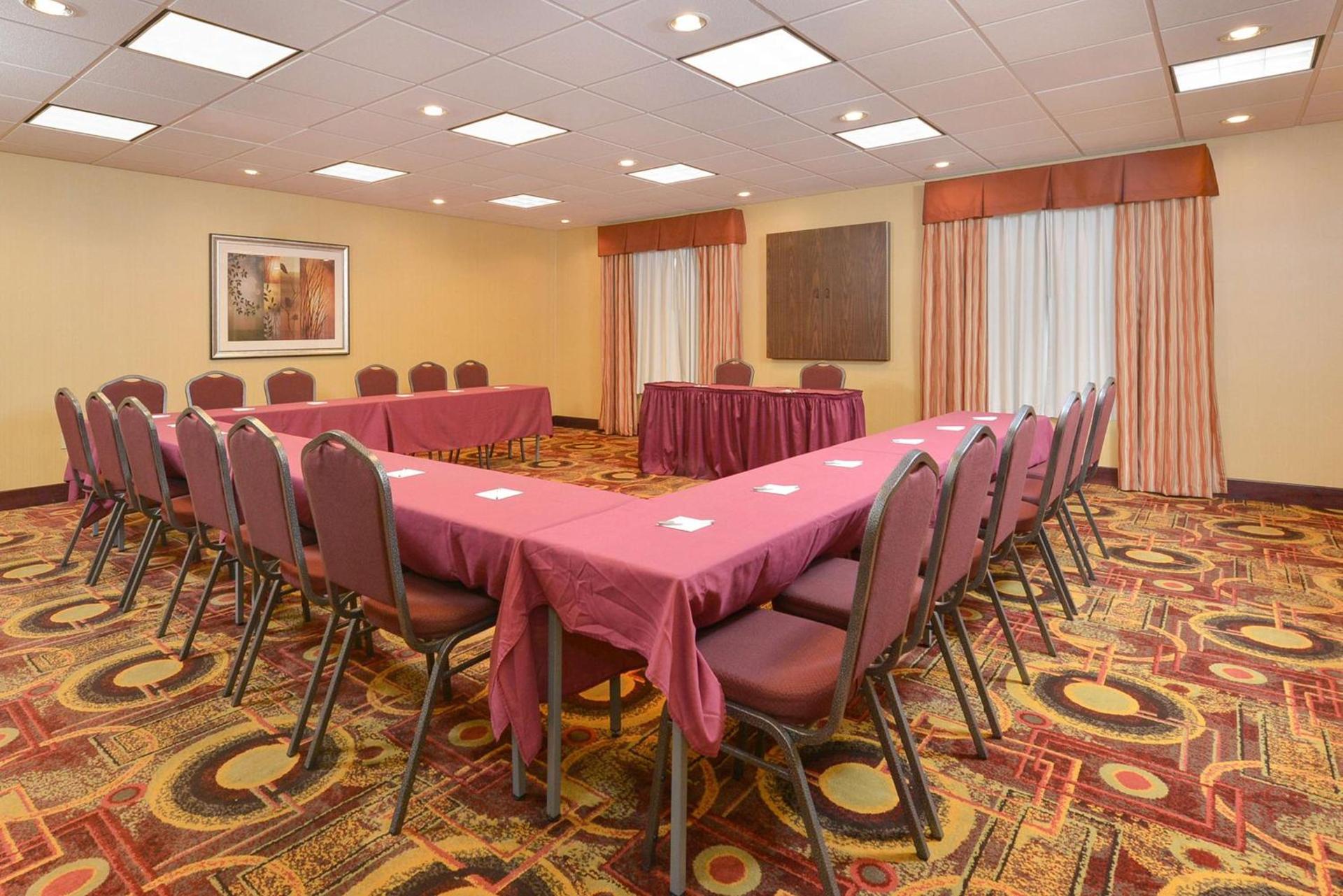 Hampton Inn Muscatine photo 27