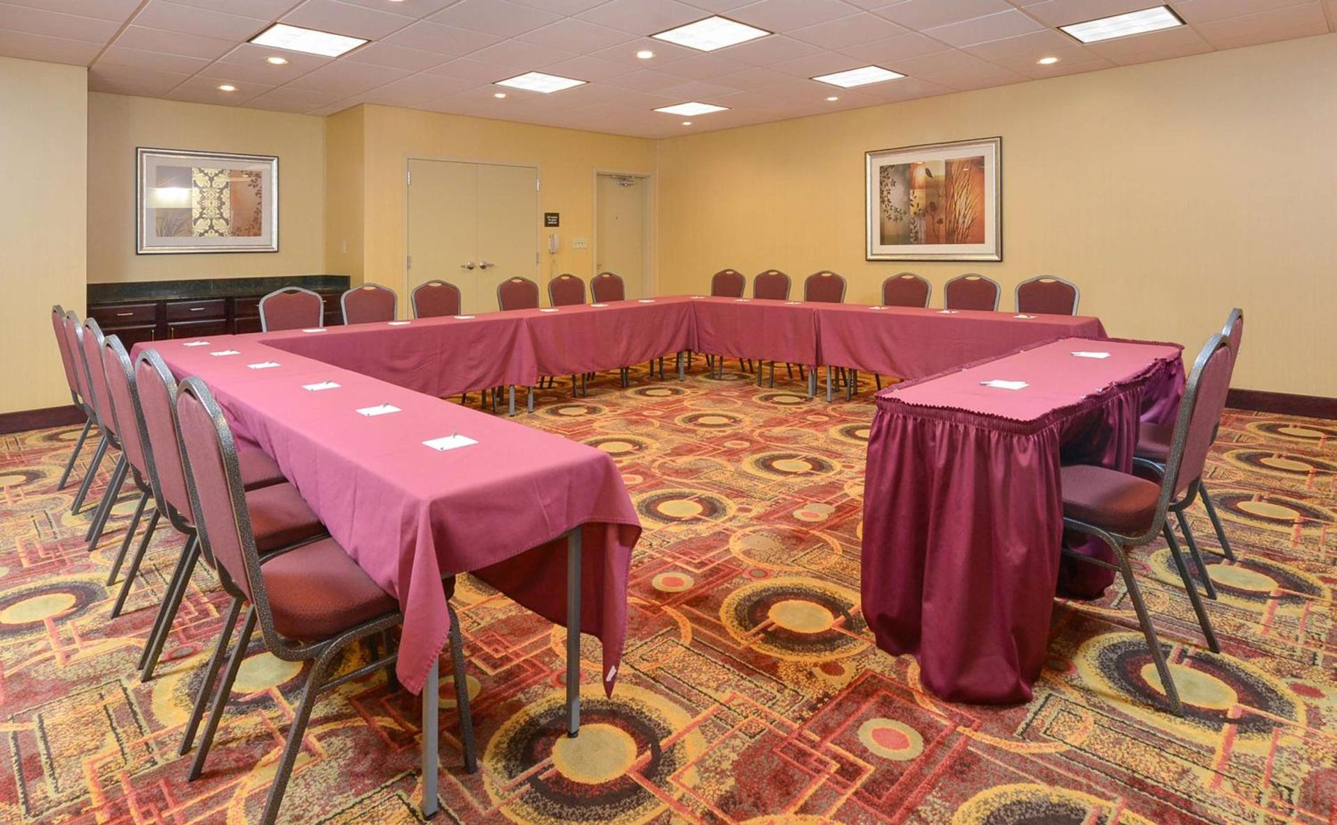 Hampton Inn Muscatine photo 28