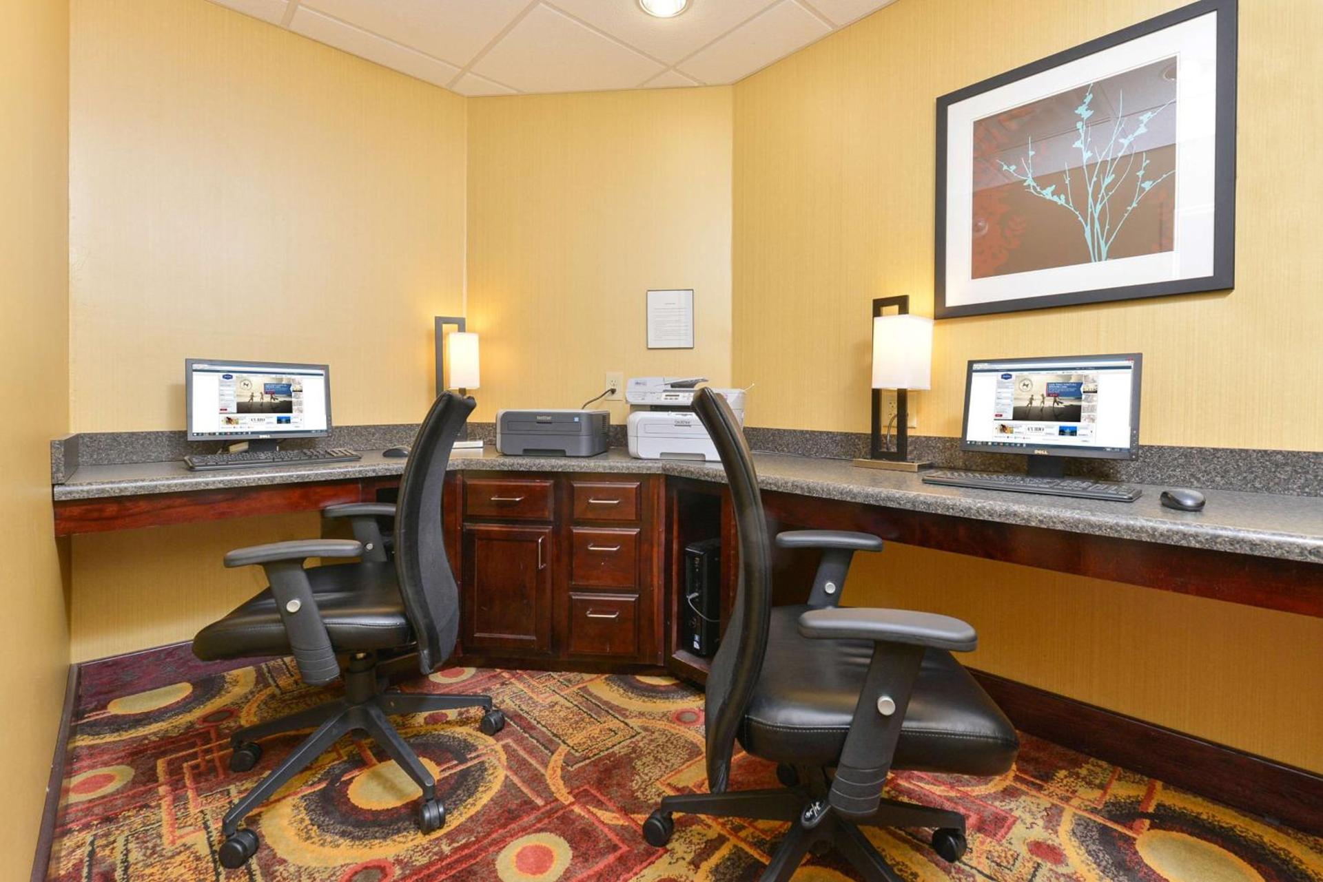 Hampton Inn Muscatine photo 29