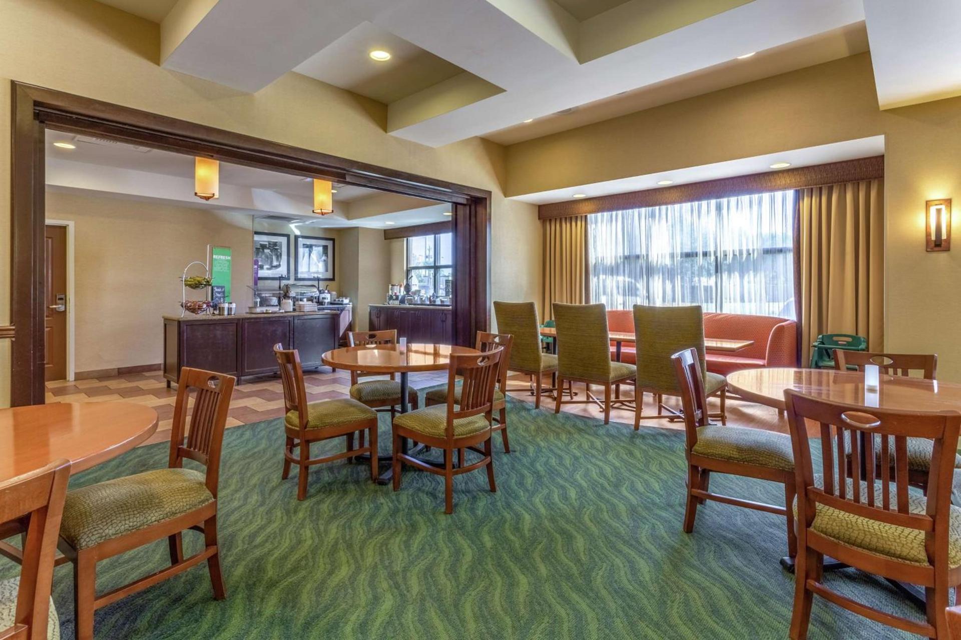 Hampton Inn Okeechobee - Lake Okeechobee photo 7