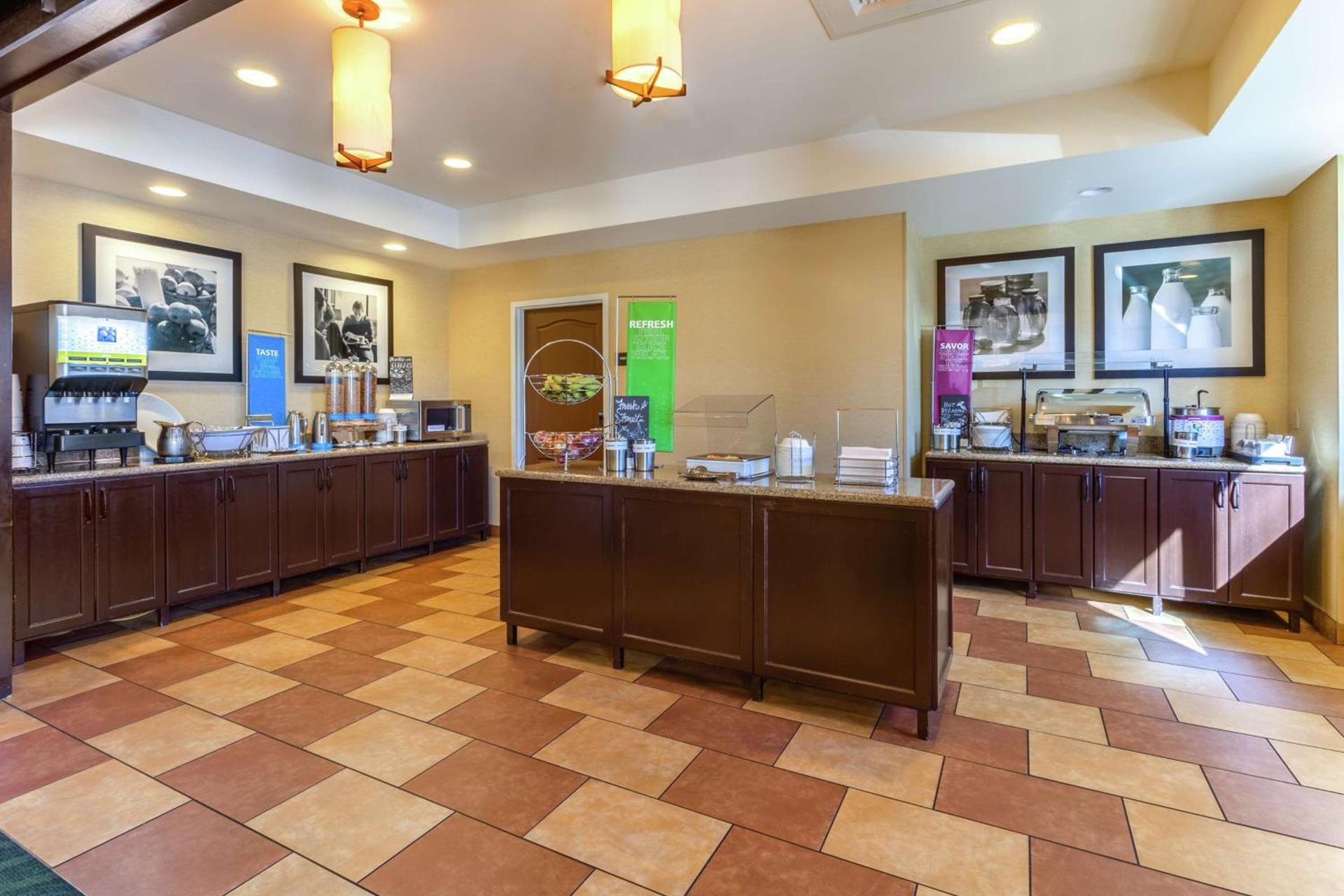 Hampton Inn Okeechobee - Lake Okeechobee photo 8