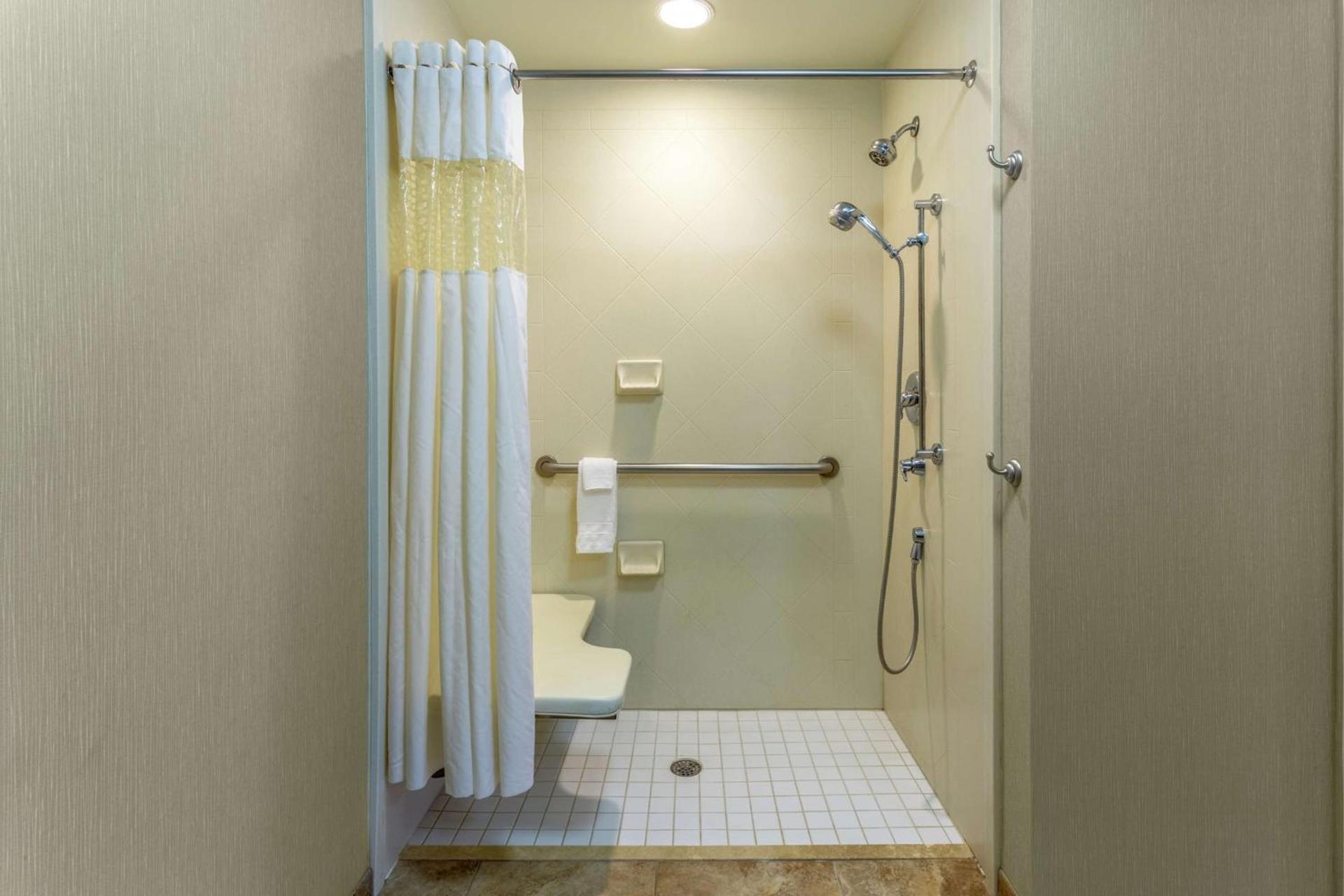 Hampton Inn Okeechobee - Lake Okeechobee photo 13