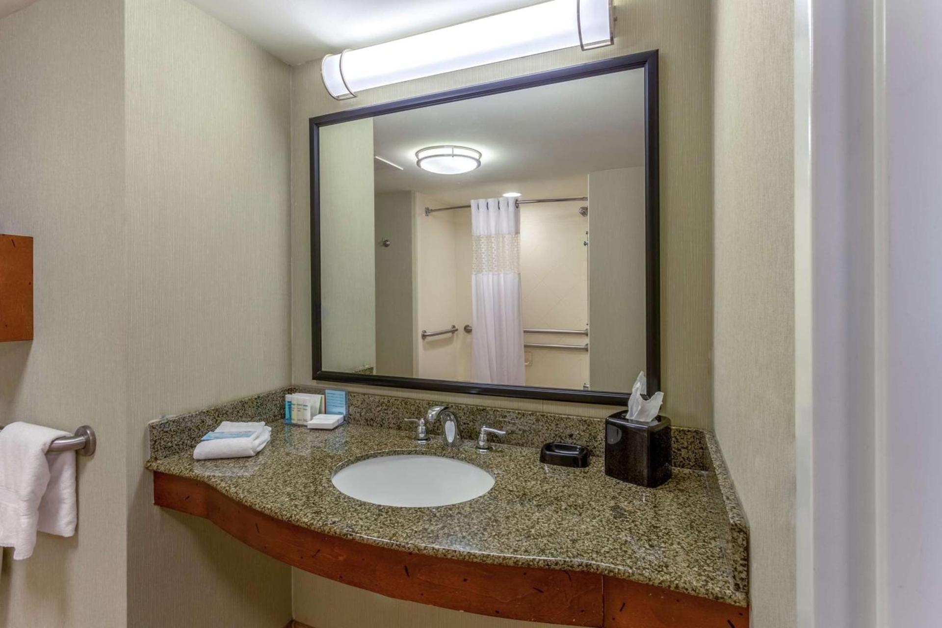 Hampton Inn Okeechobee - Lake Okeechobee photo 23