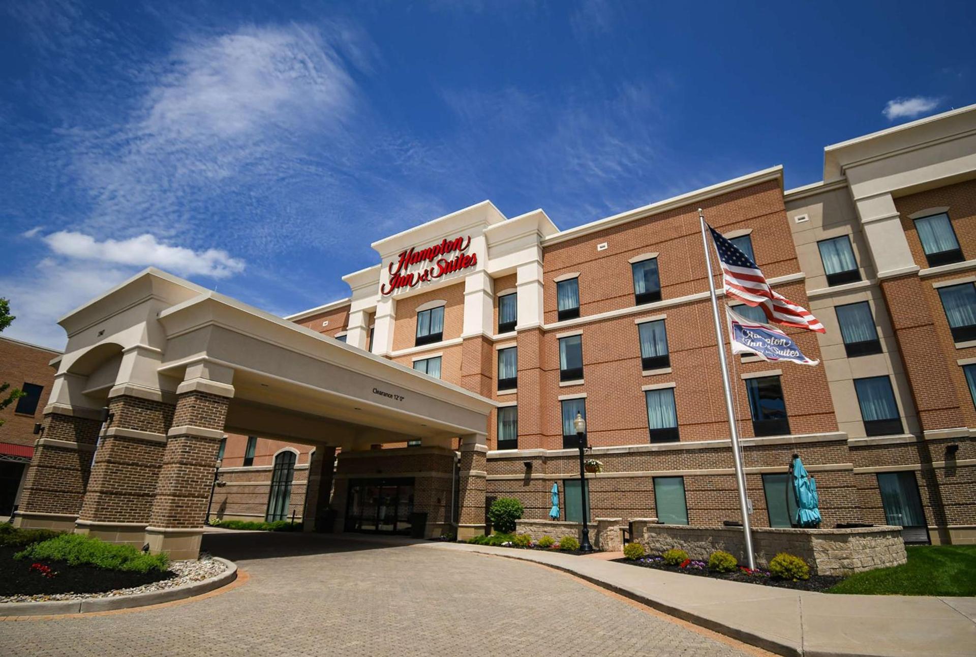 Hampton Inn & Suites Mishawaka/South Bend at Heritage Square photo 2