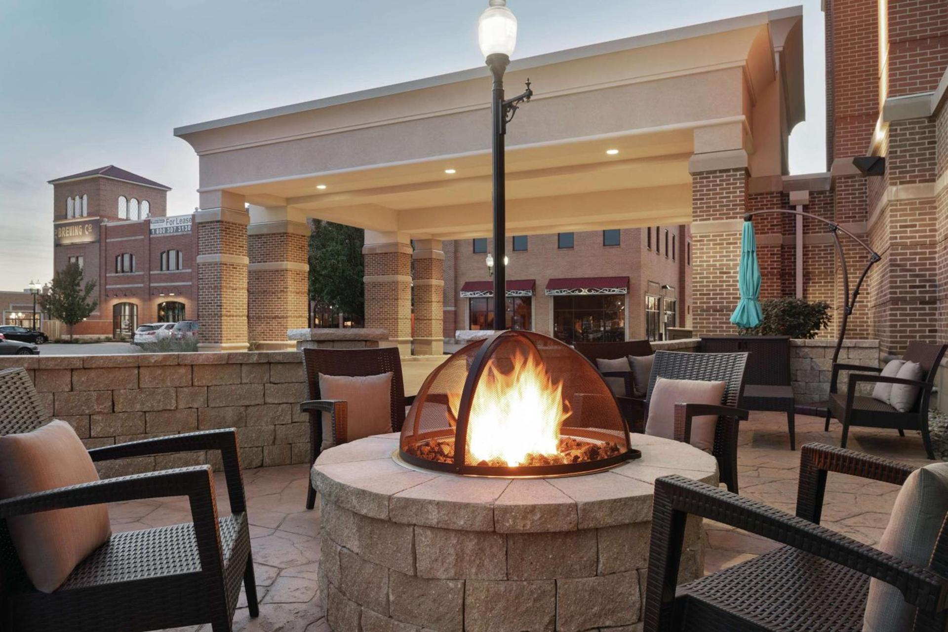 Hampton Inn & Suites Mishawaka/South Bend at Heritage Square photo 4