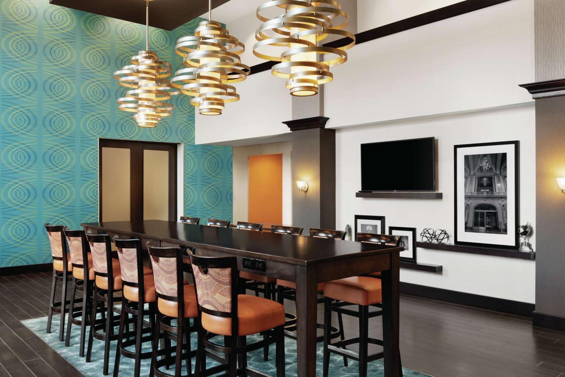Hampton Inn & Suites Mishawaka/South Bend at Heritage Square photo 6
