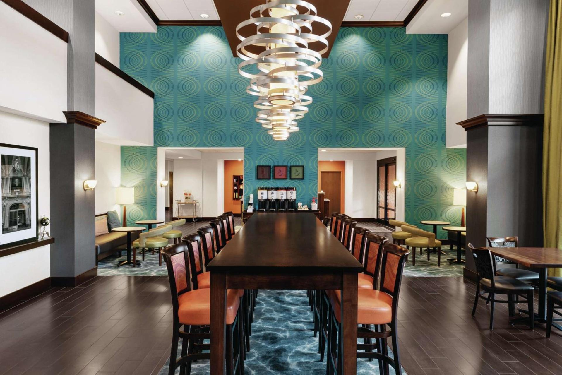 Hampton Inn & Suites Mishawaka/South Bend at Heritage Square photo 7