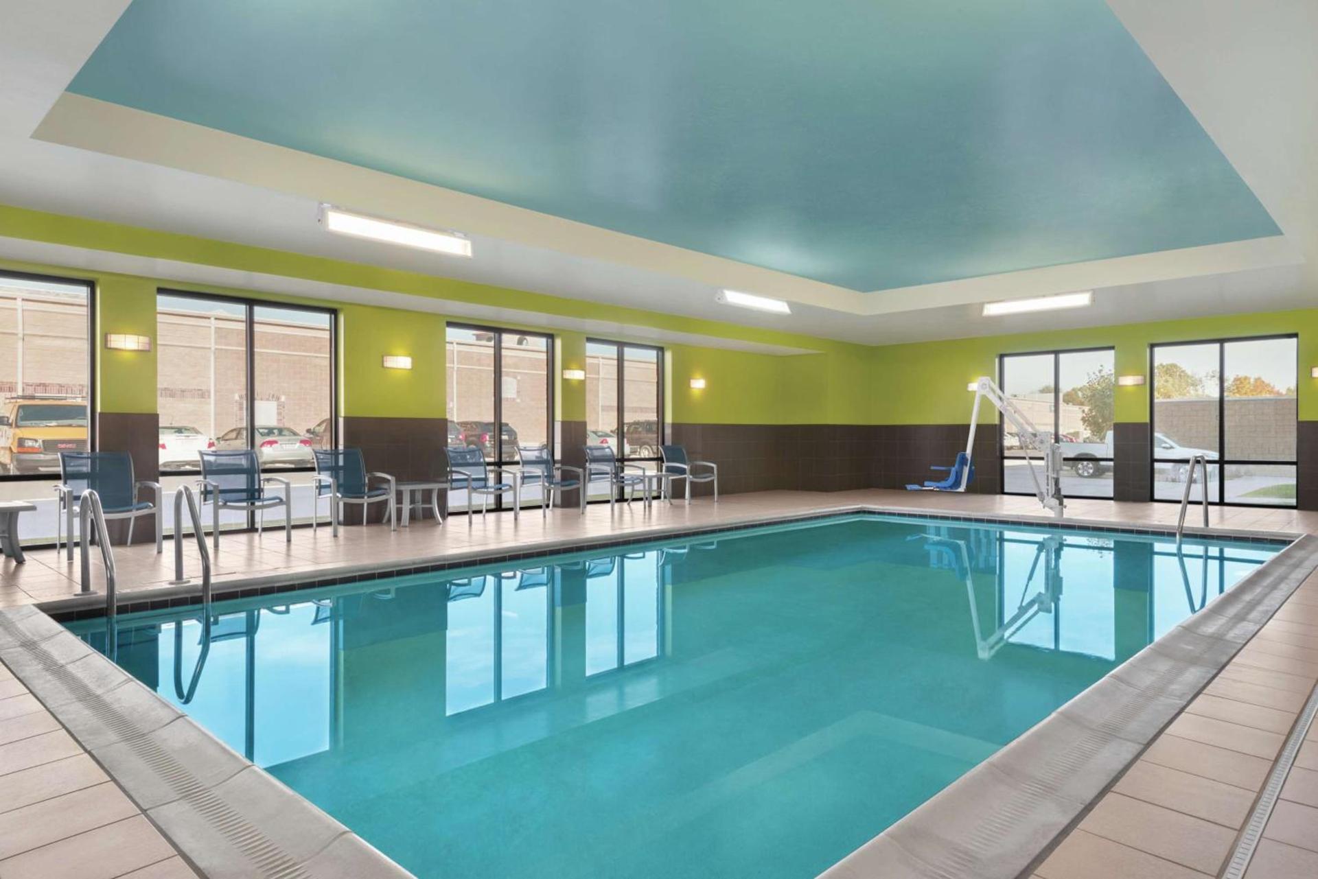 Hampton Inn & Suites Mishawaka/South Bend at Heritage Square photo 8