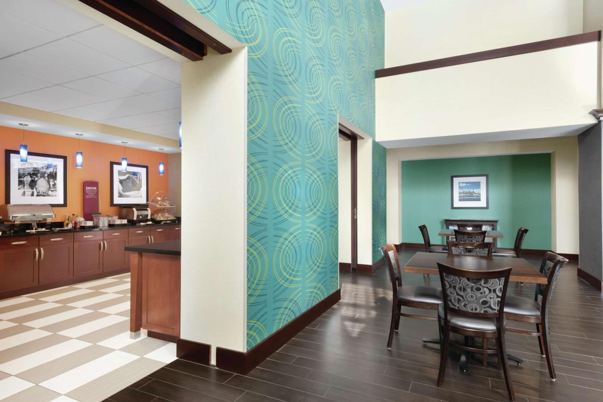 Hampton Inn & Suites Mishawaka/South Bend at Heritage Square photo 11