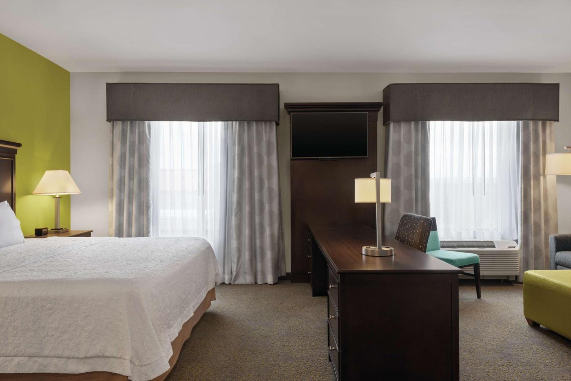 Hampton Inn & Suites Mishawaka/South Bend at Heritage Square photo 17