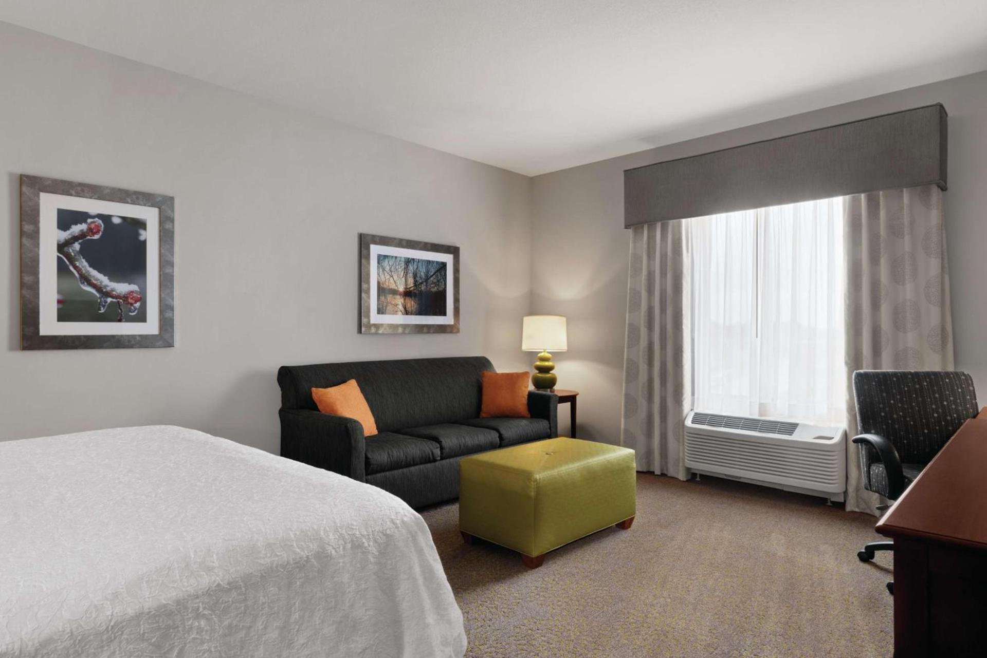 Hampton Inn & Suites Mishawaka/South Bend at Heritage Square photo 24