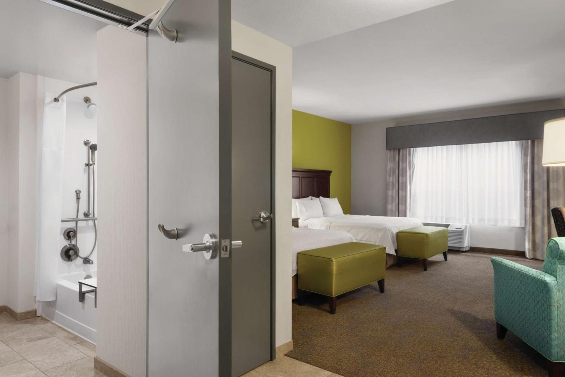 Hampton Inn & Suites Mishawaka/South Bend at Heritage Square photo 25