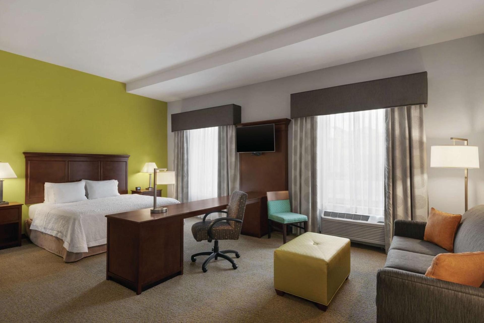 Hampton Inn & Suites Mishawaka/South Bend at Heritage Square photo 30
