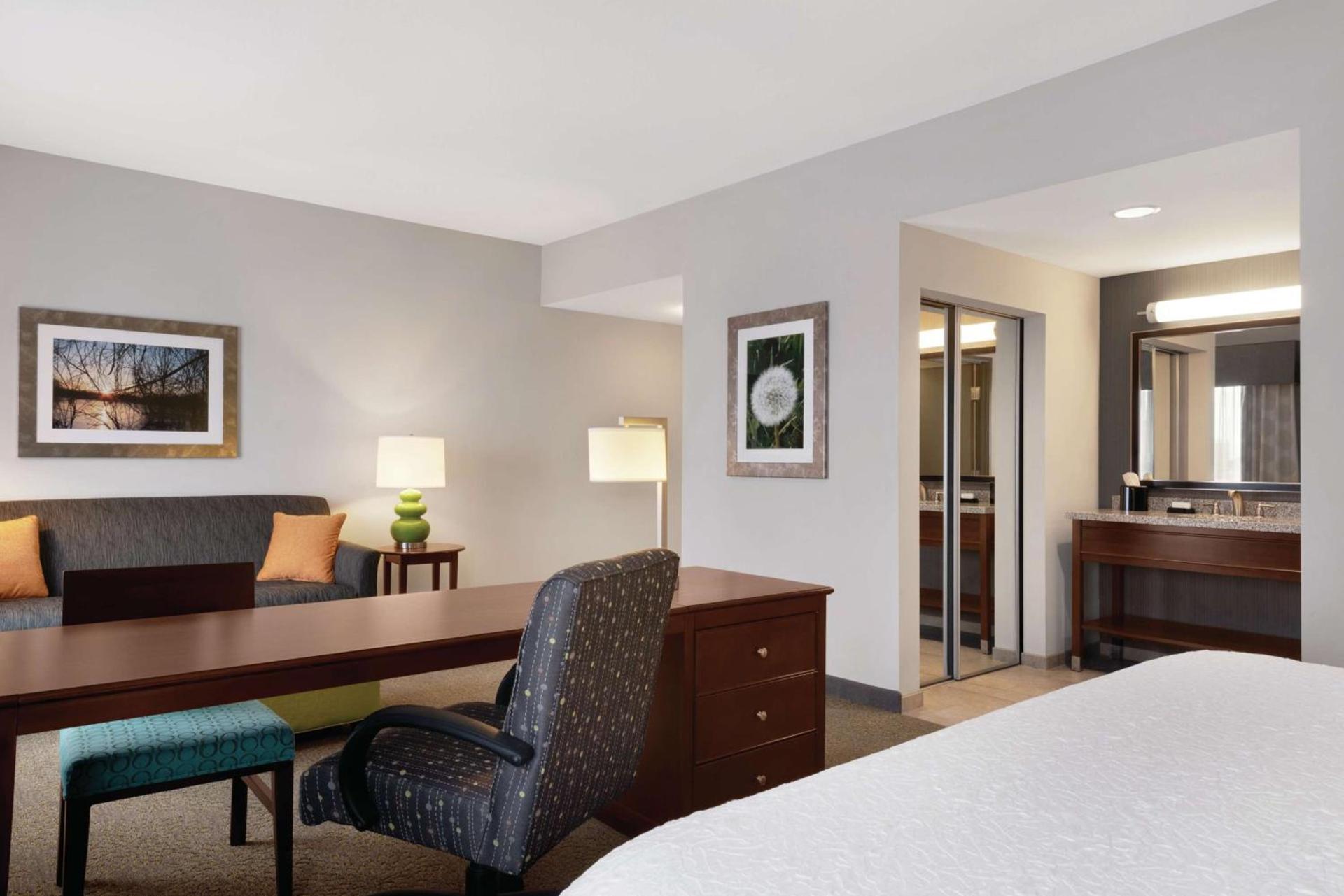Hampton Inn & Suites Mishawaka/South Bend at Heritage Square photo 38