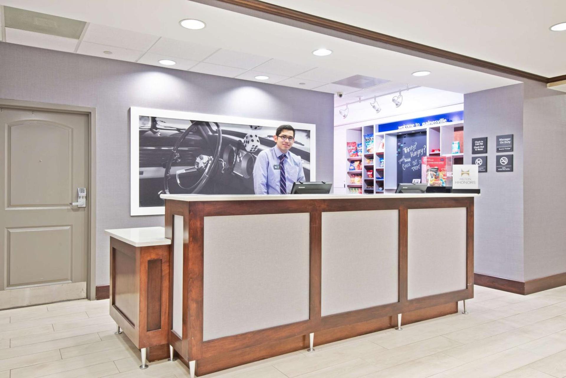 Hampton Inn Gainesville-Haymarket photo 4