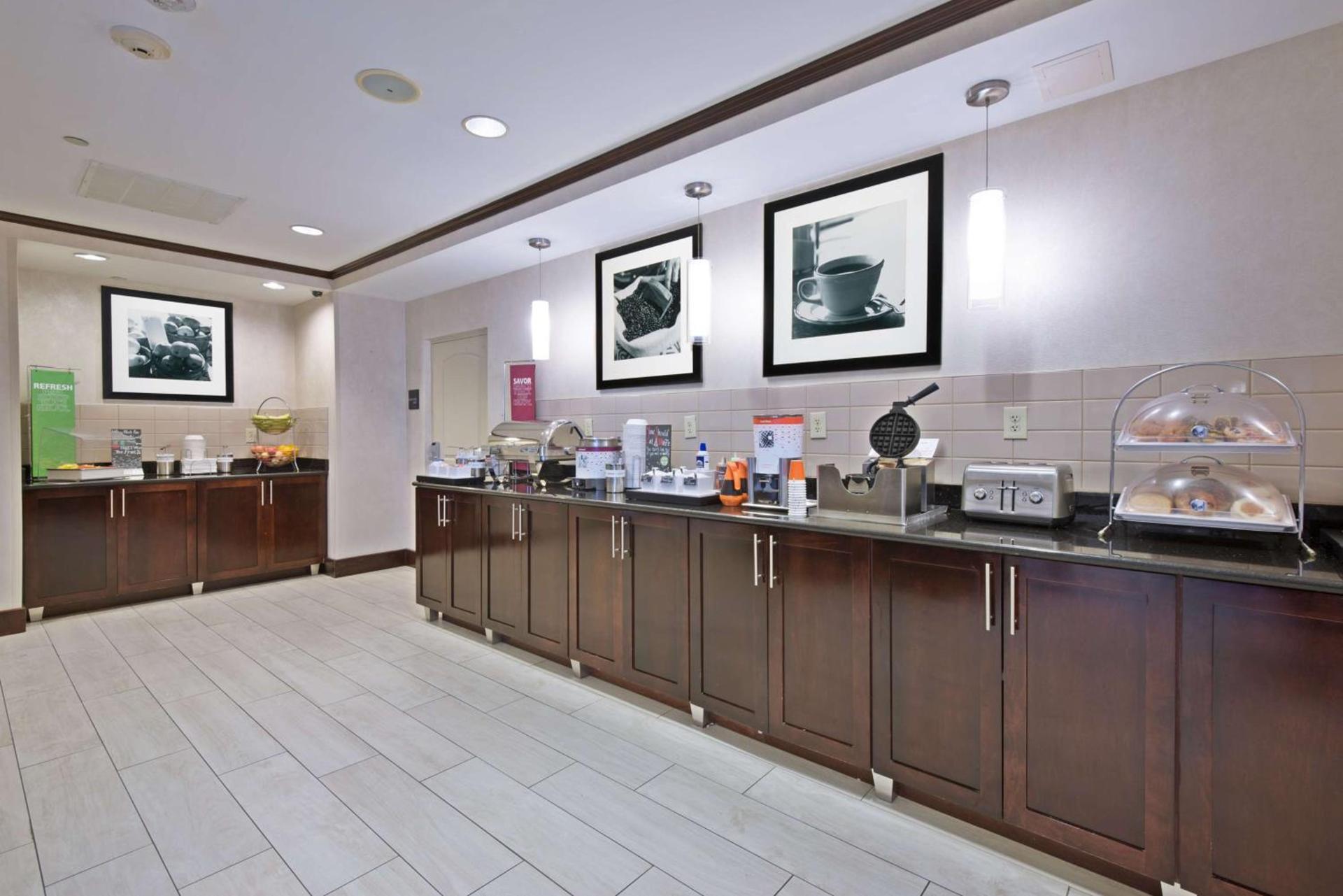 Hampton Inn Gainesville-Haymarket photo 8