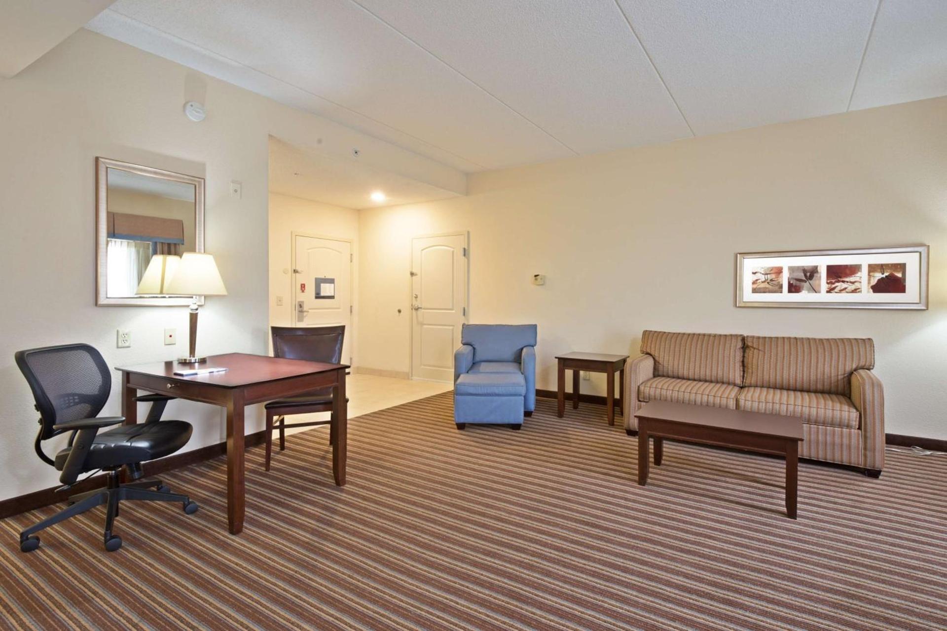 Hampton Inn Gainesville-Haymarket photo 21