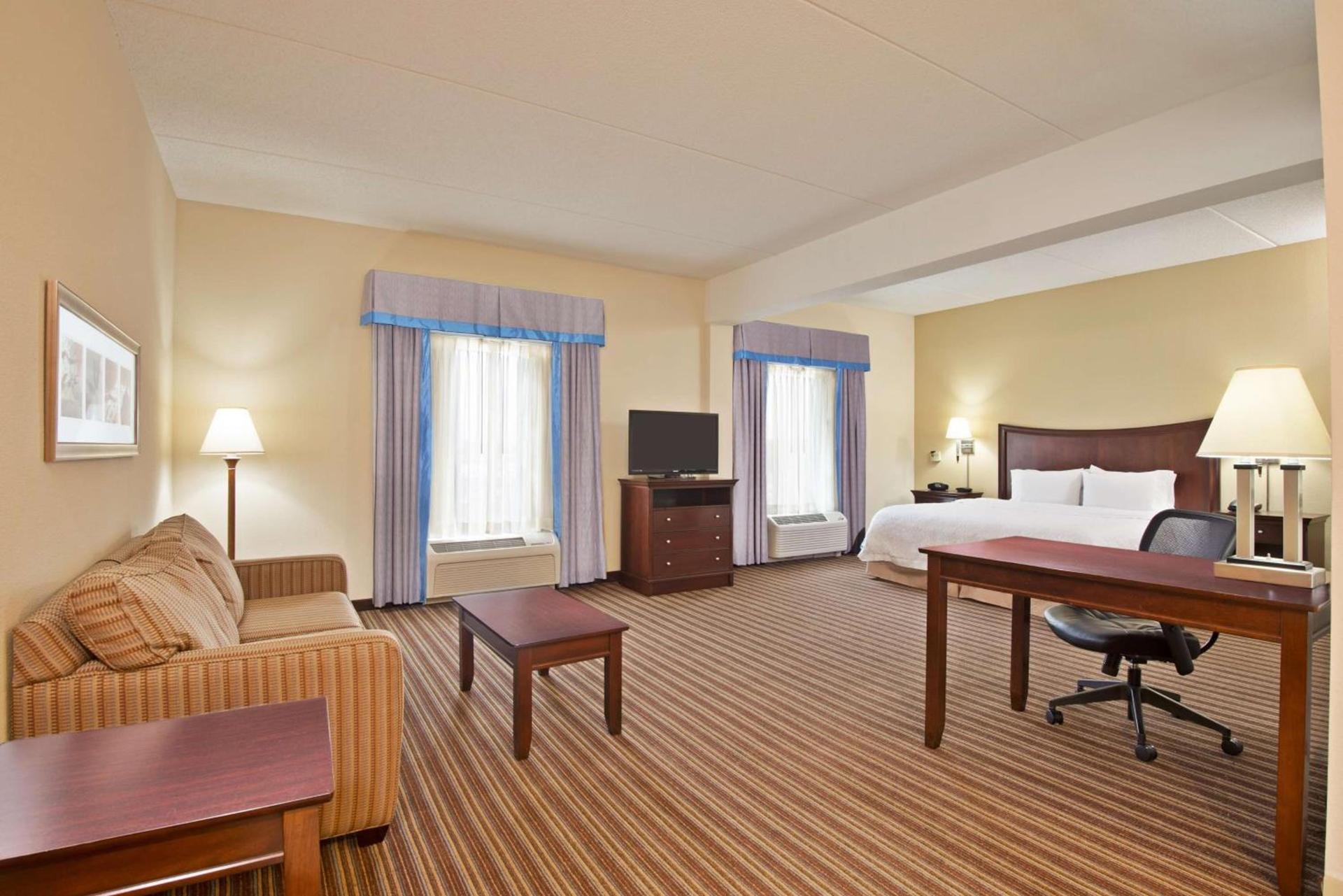 Hampton Inn Gainesville-Haymarket photo 23