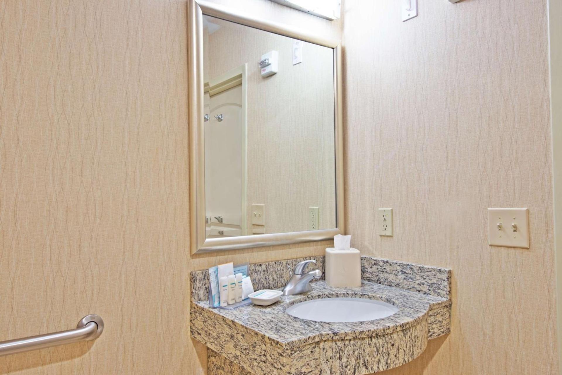 Hampton Inn Gainesville-Haymarket photo 25