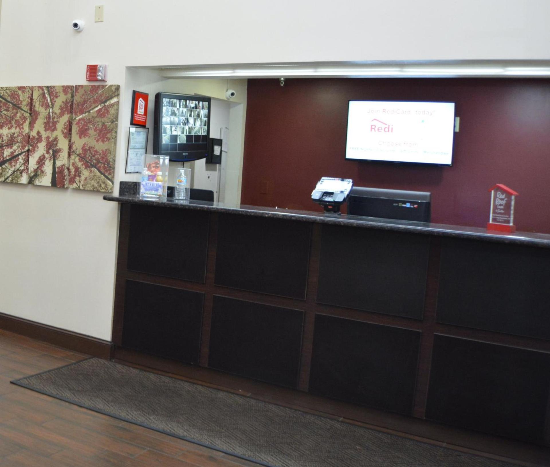 Red Roof Inn PLUS+ & Suites Chattanooga - Downtown photo 8