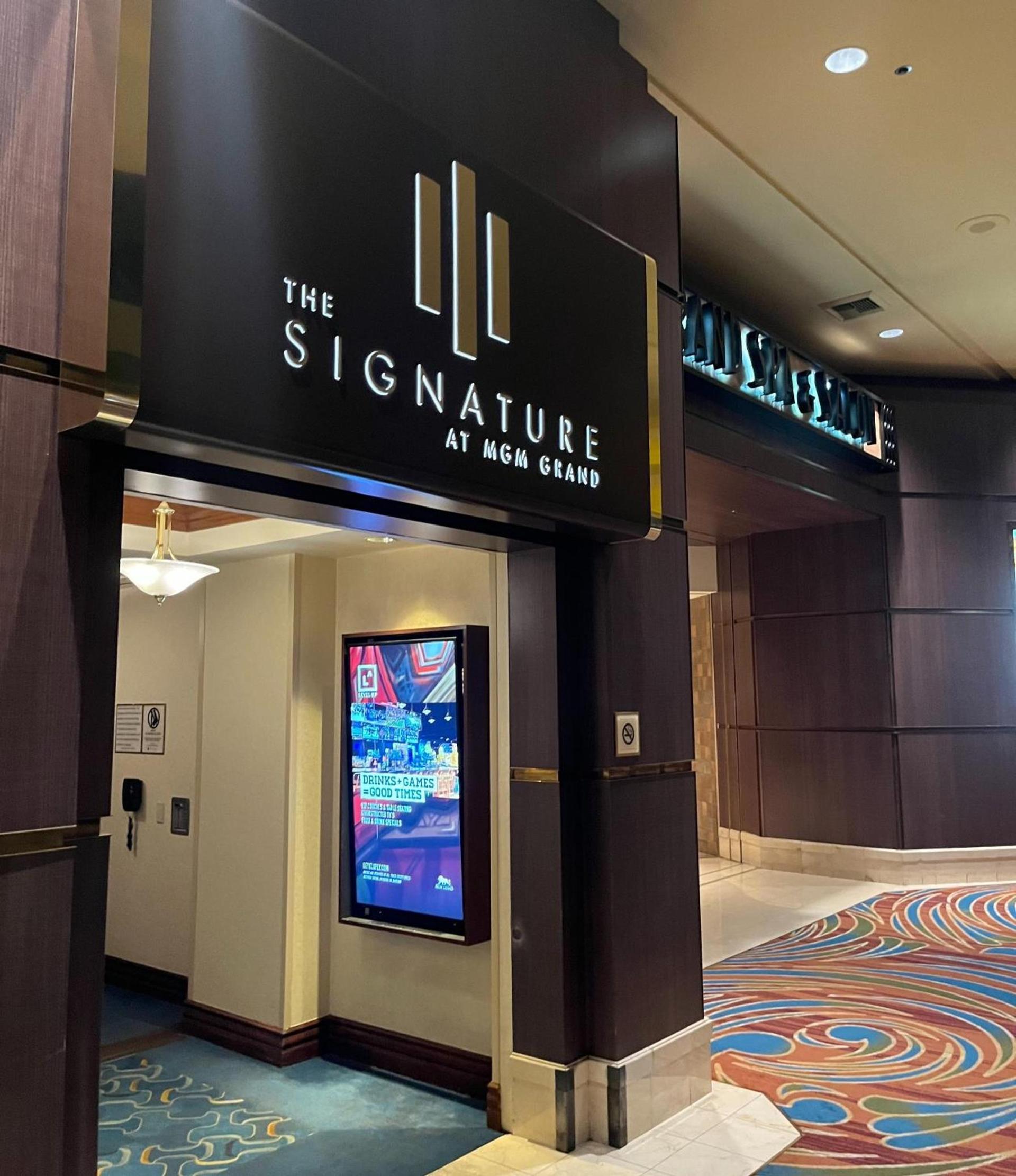 LUXE 702 MGM Signature with Balcony photo 44
