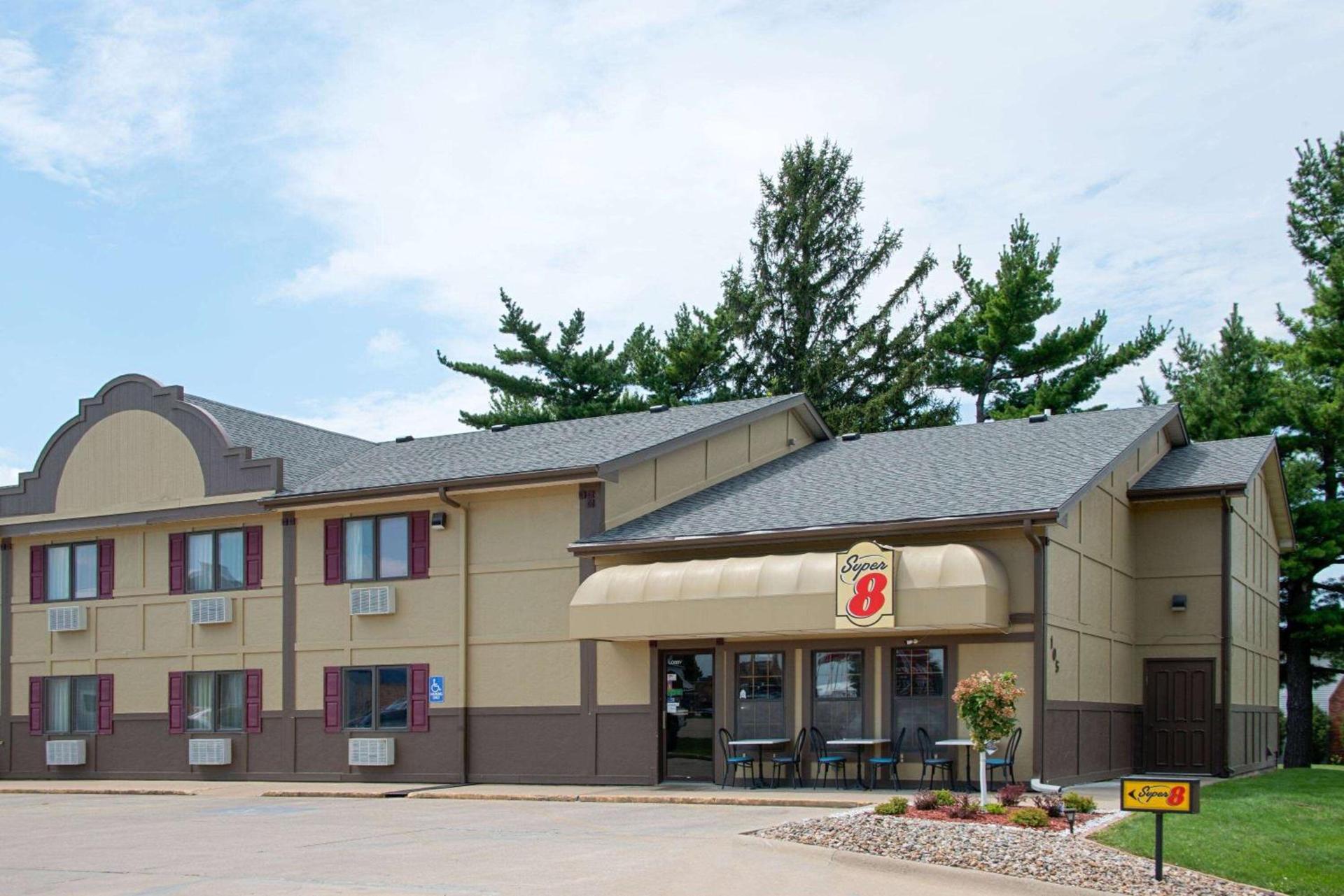 Super 8 by Wyndham Pella photo 2