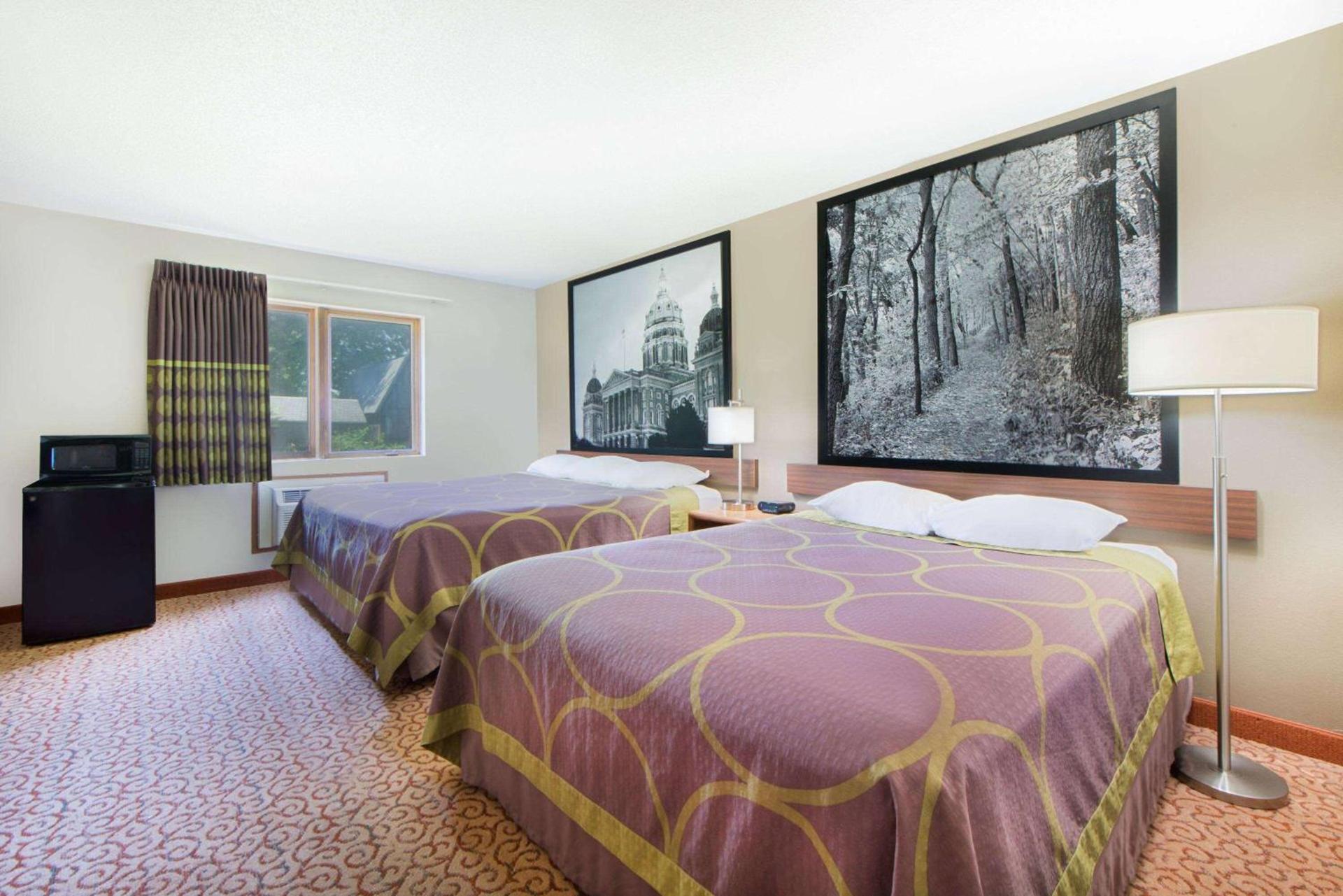 Super 8 by Wyndham Pella photo 11