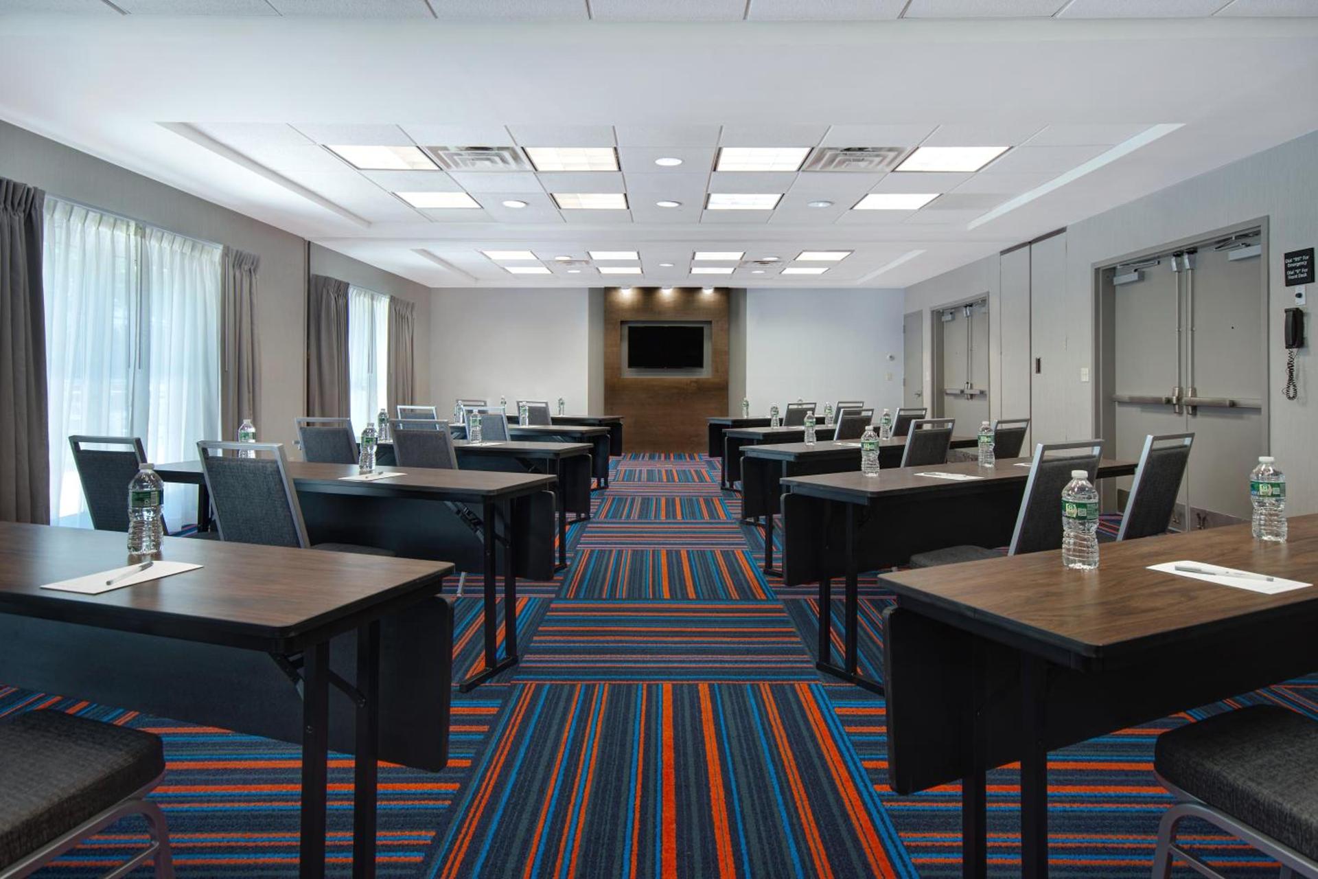 Hampton Inn & Suites Yonkers photo 14